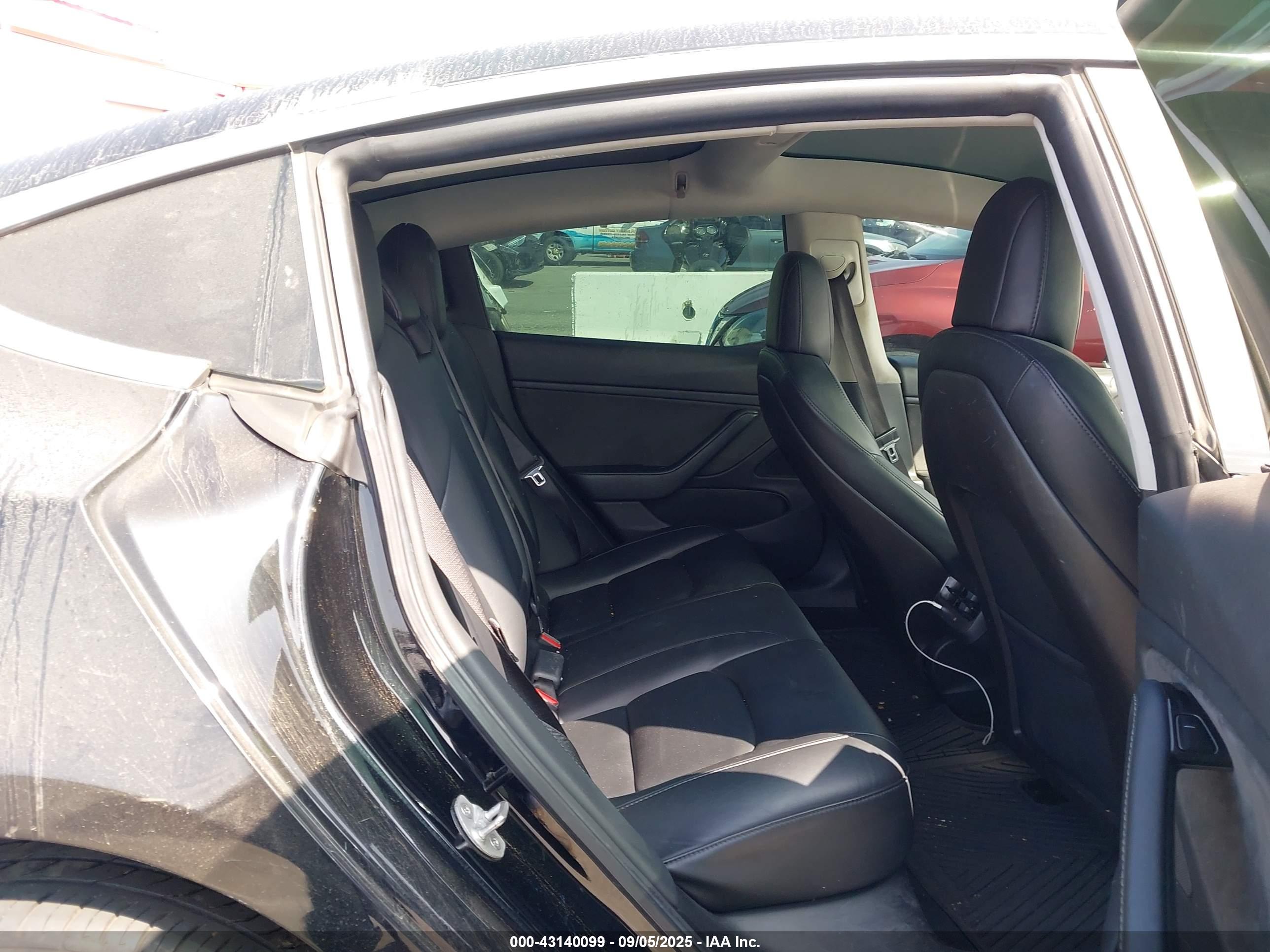 TESLA MODEL image 8