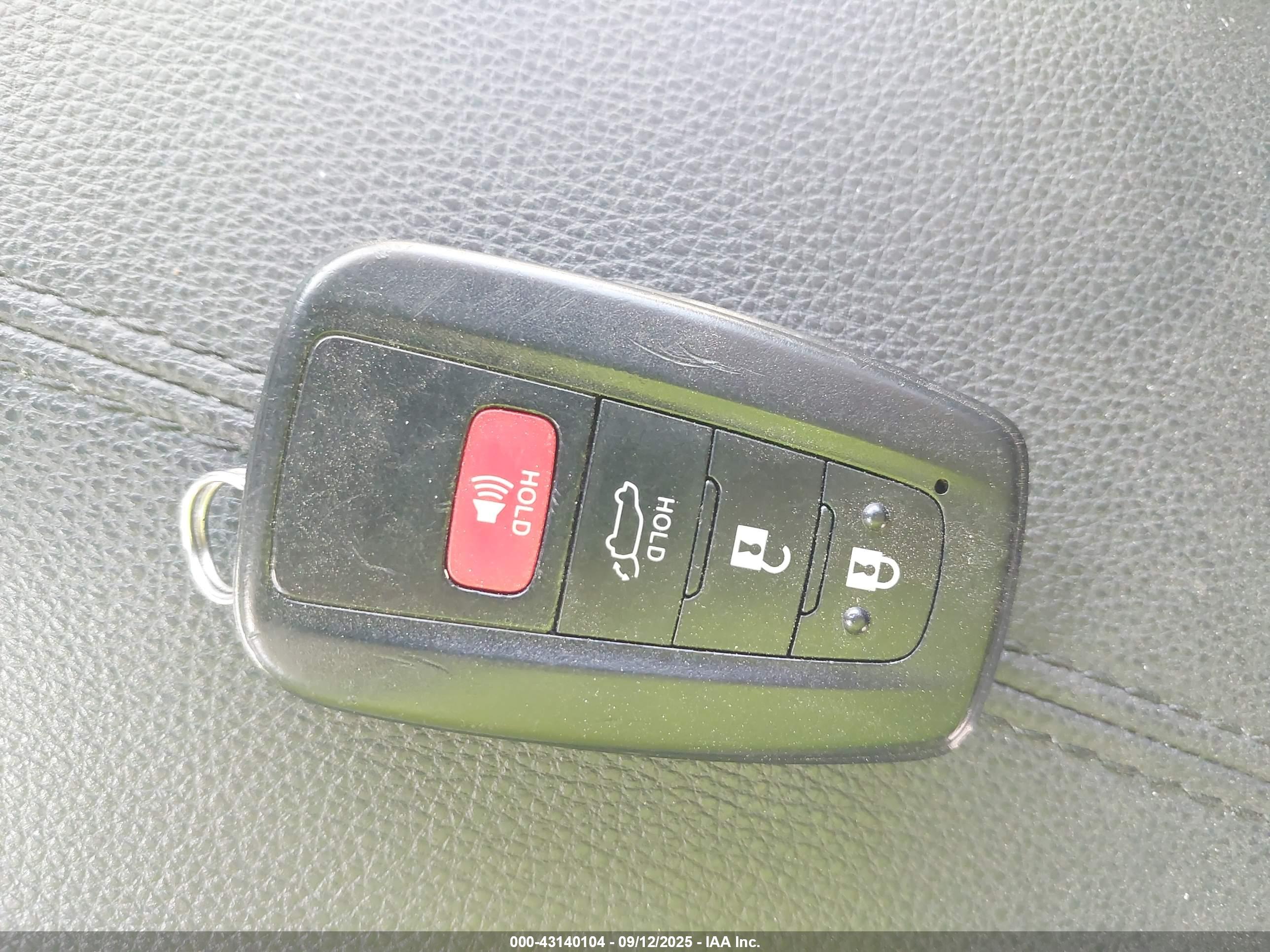 TOYOTA RAV4 image 11