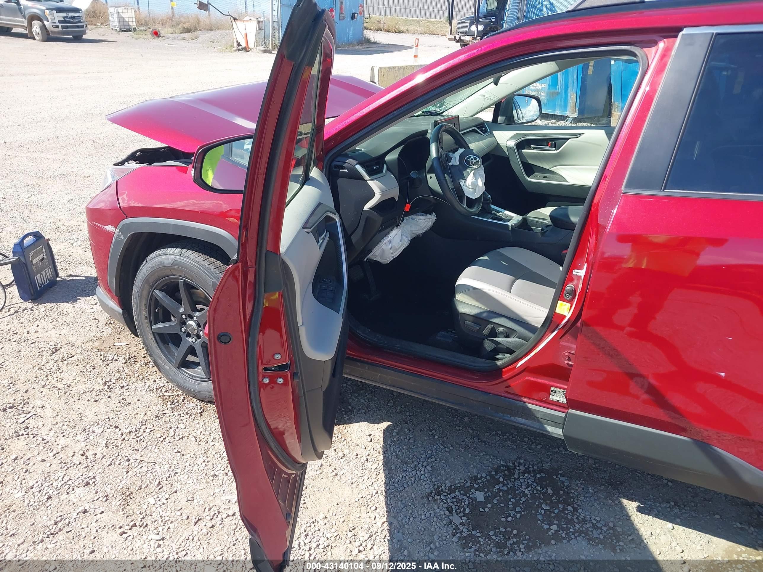 TOYOTA RAV4 image 5