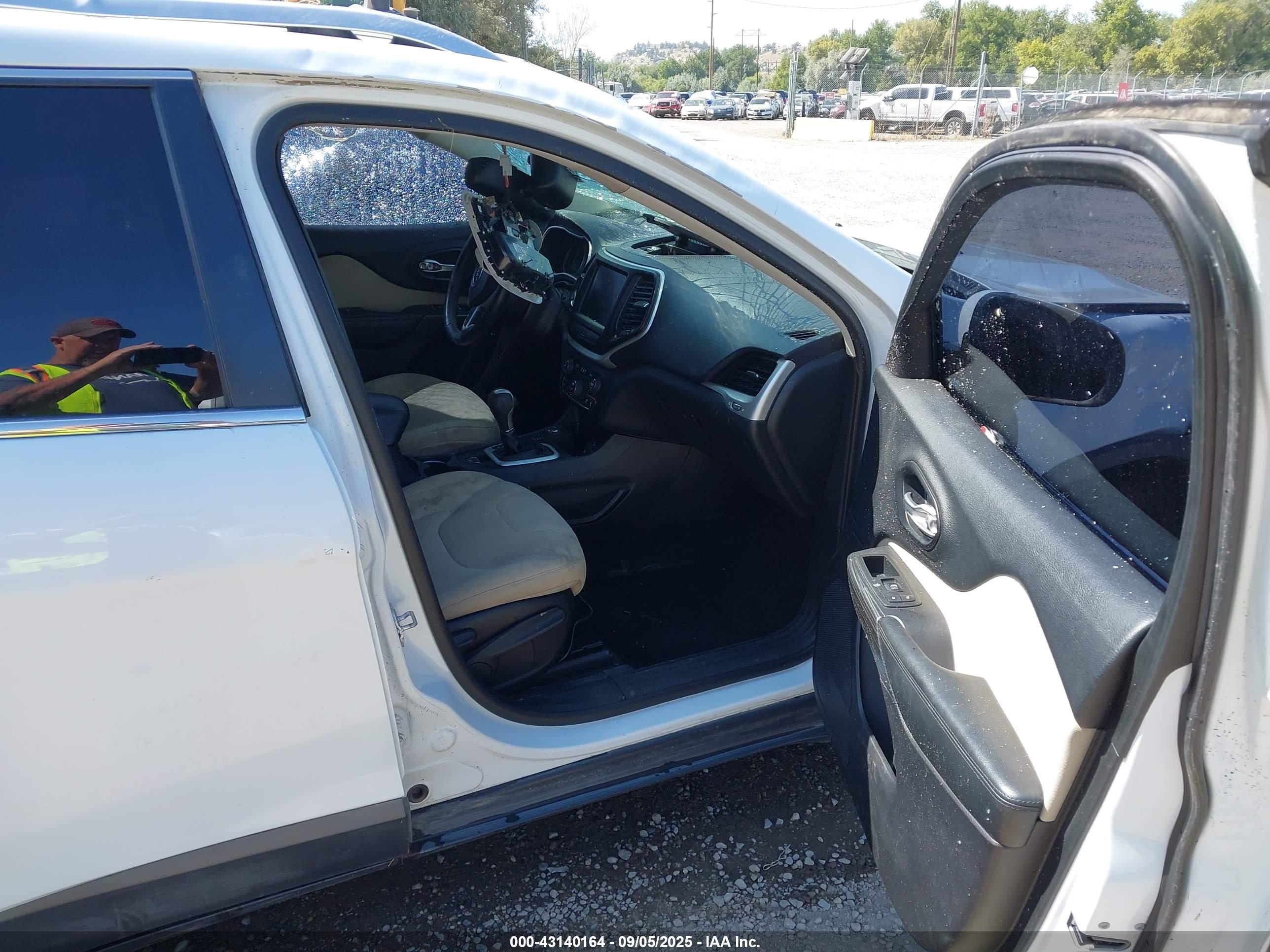 JEEP CHEROKEE image 5