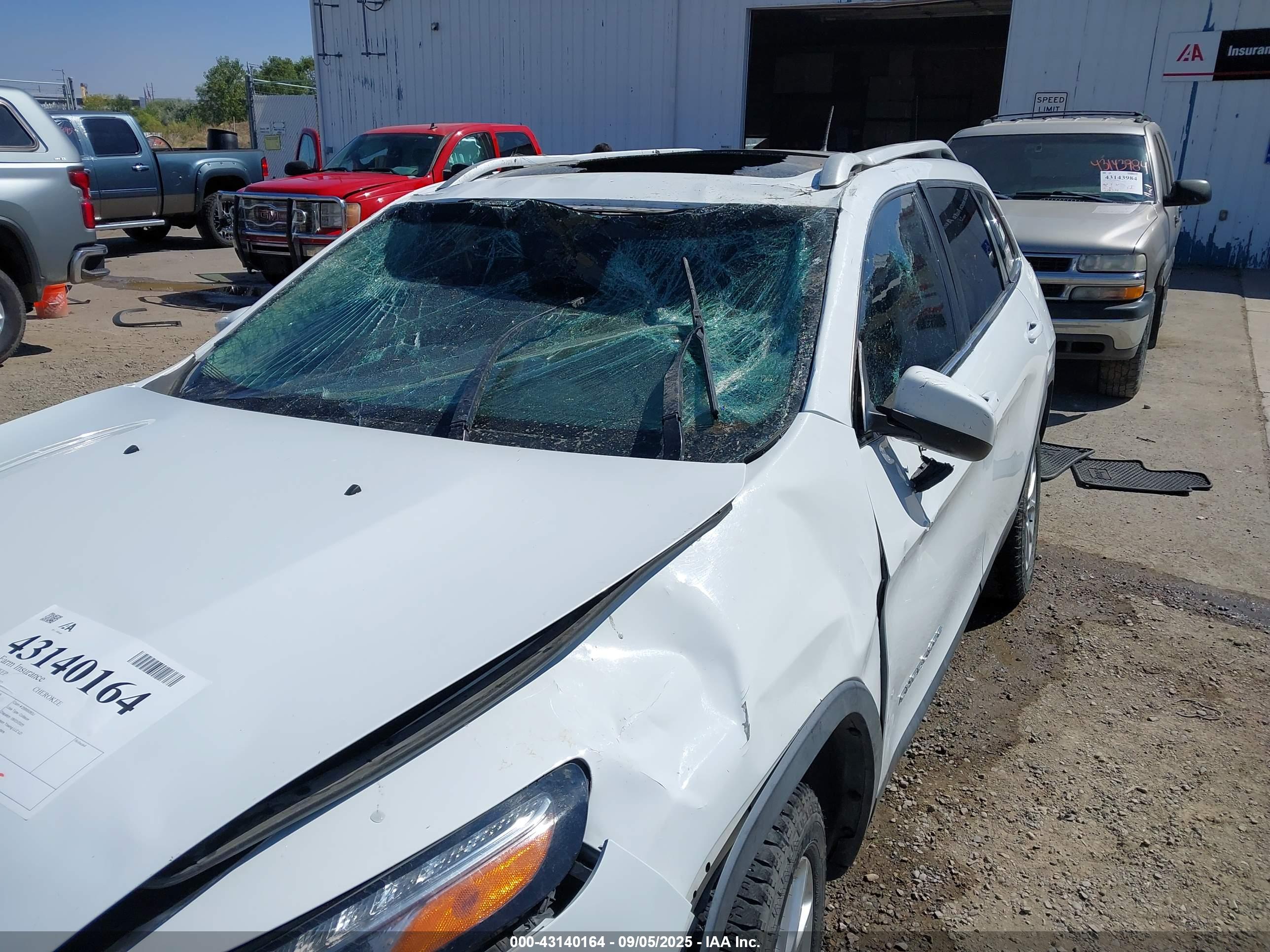 JEEP CHEROKEE image 6