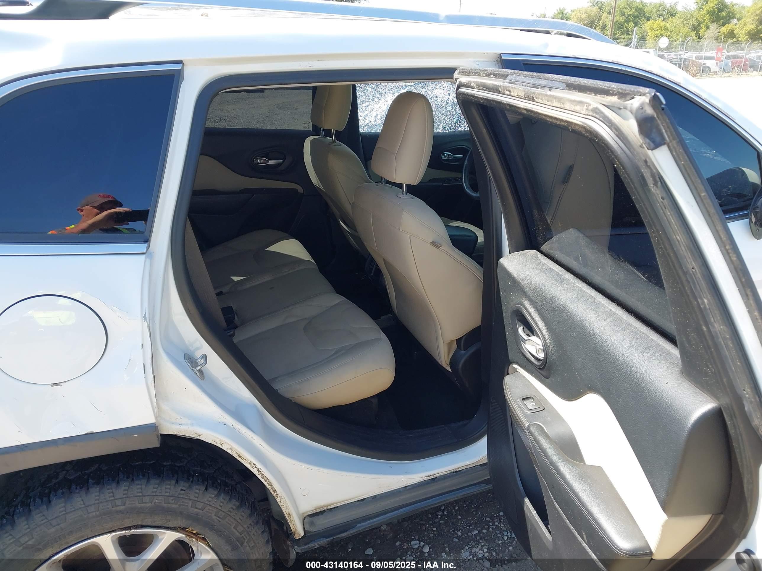 JEEP CHEROKEE image 8