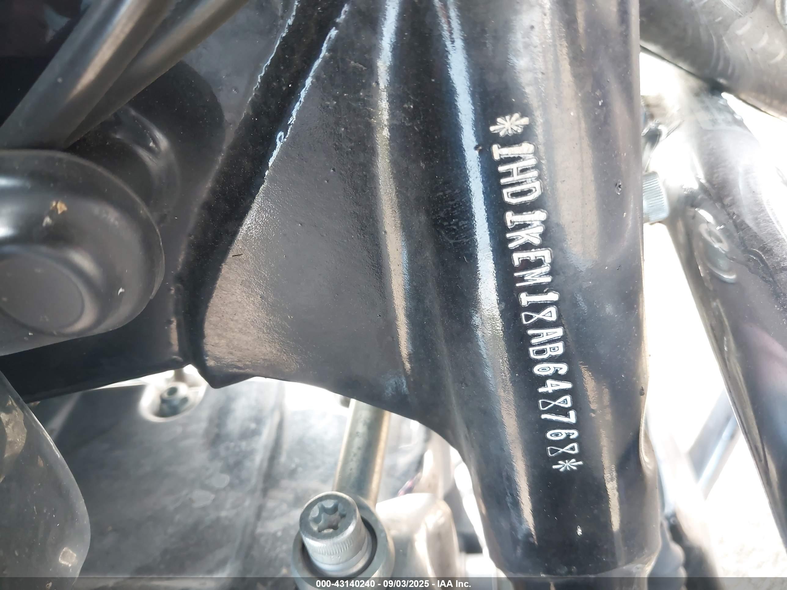 HARLEY-DAVIDSON FLHTK image 10