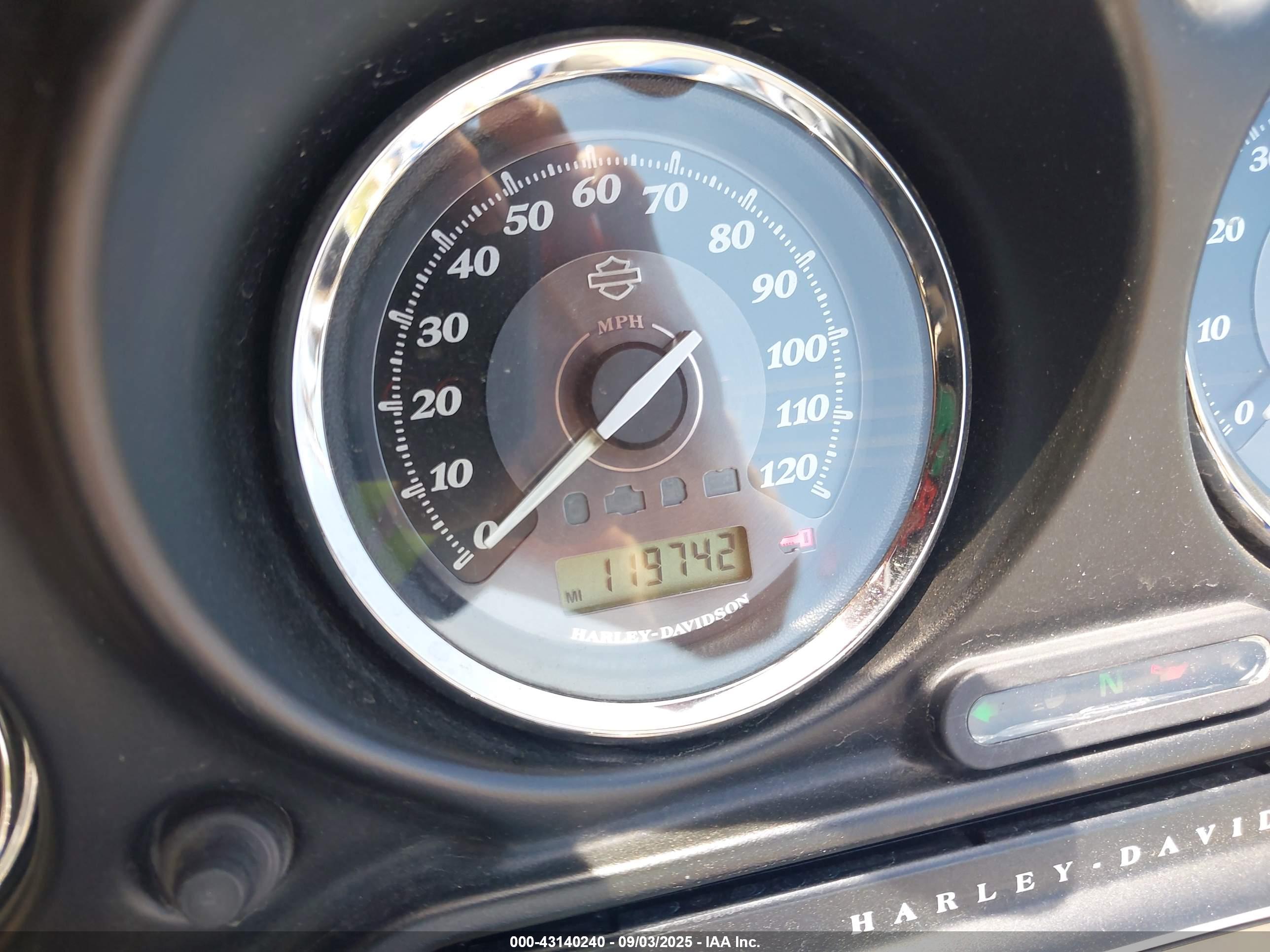 HARLEY-DAVIDSON FLHTK image 7