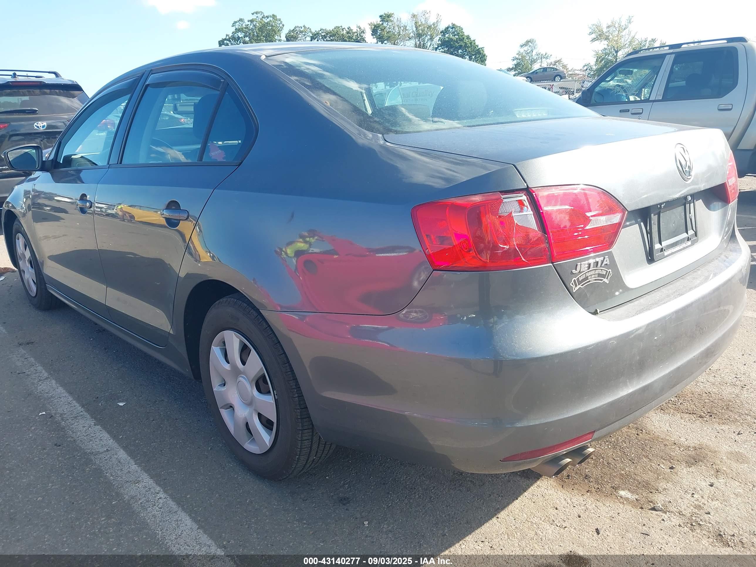 VOLKSWAGEN JETTA image 3