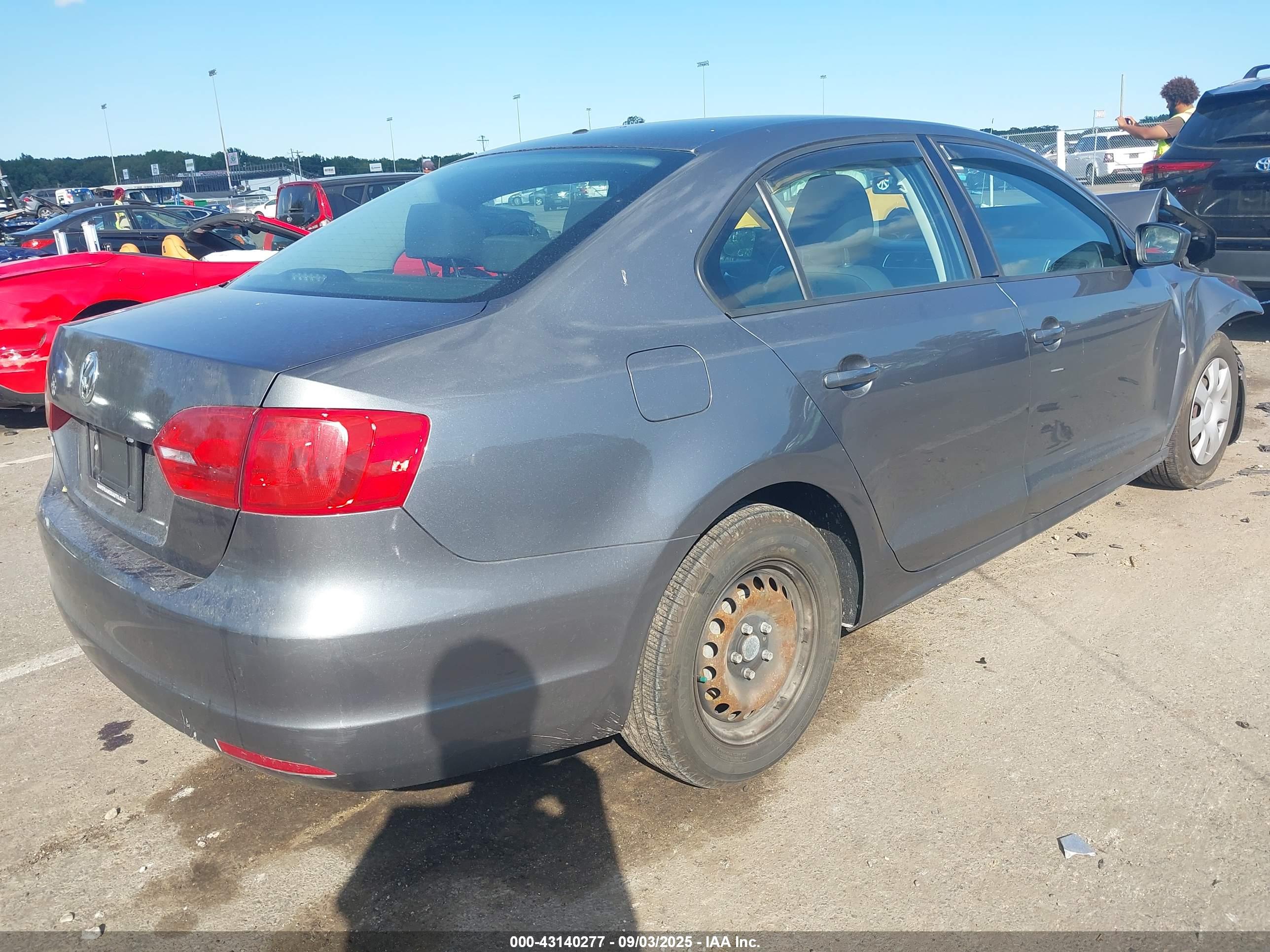 VOLKSWAGEN JETTA image 4