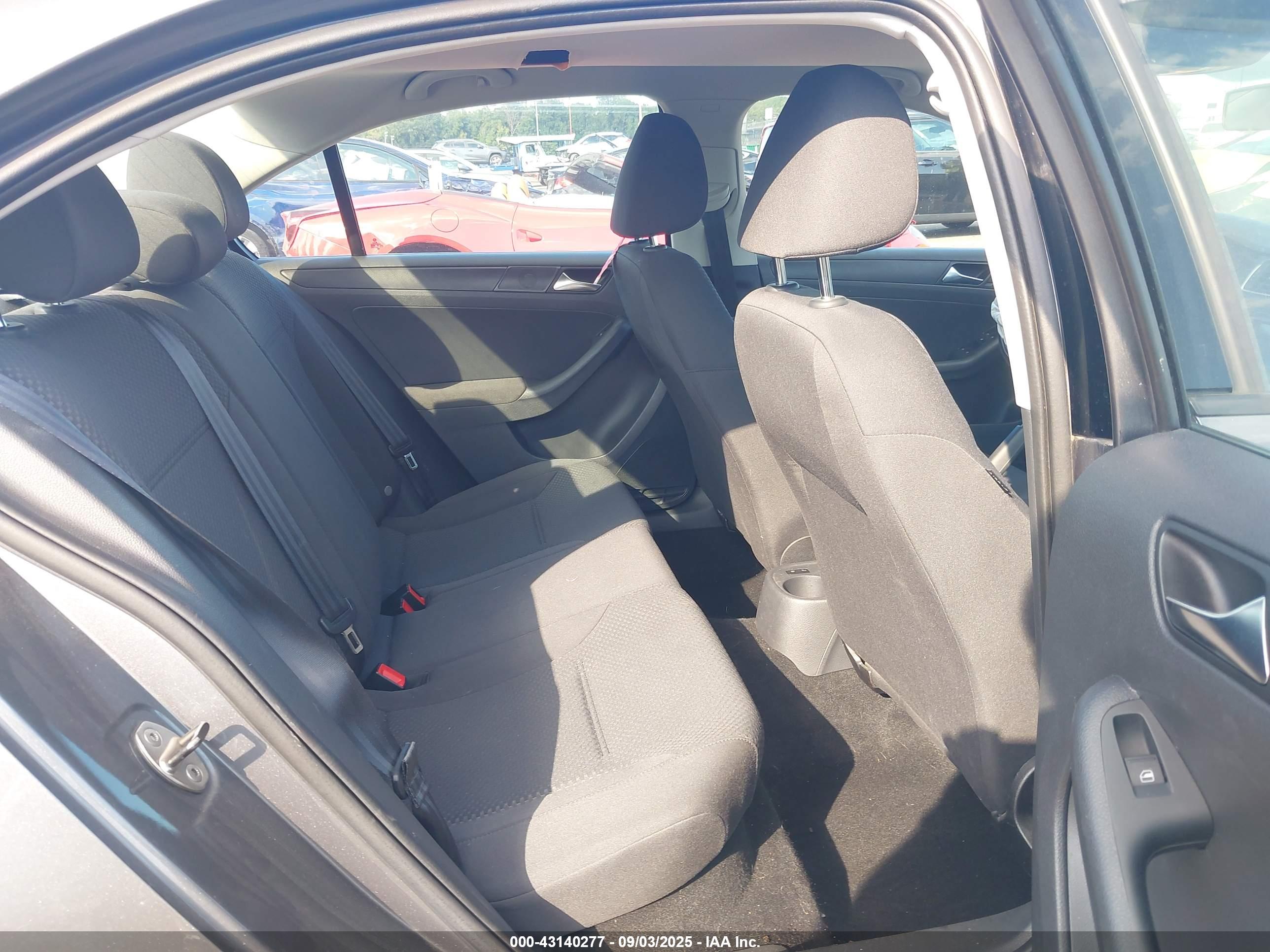 VOLKSWAGEN JETTA image 8
