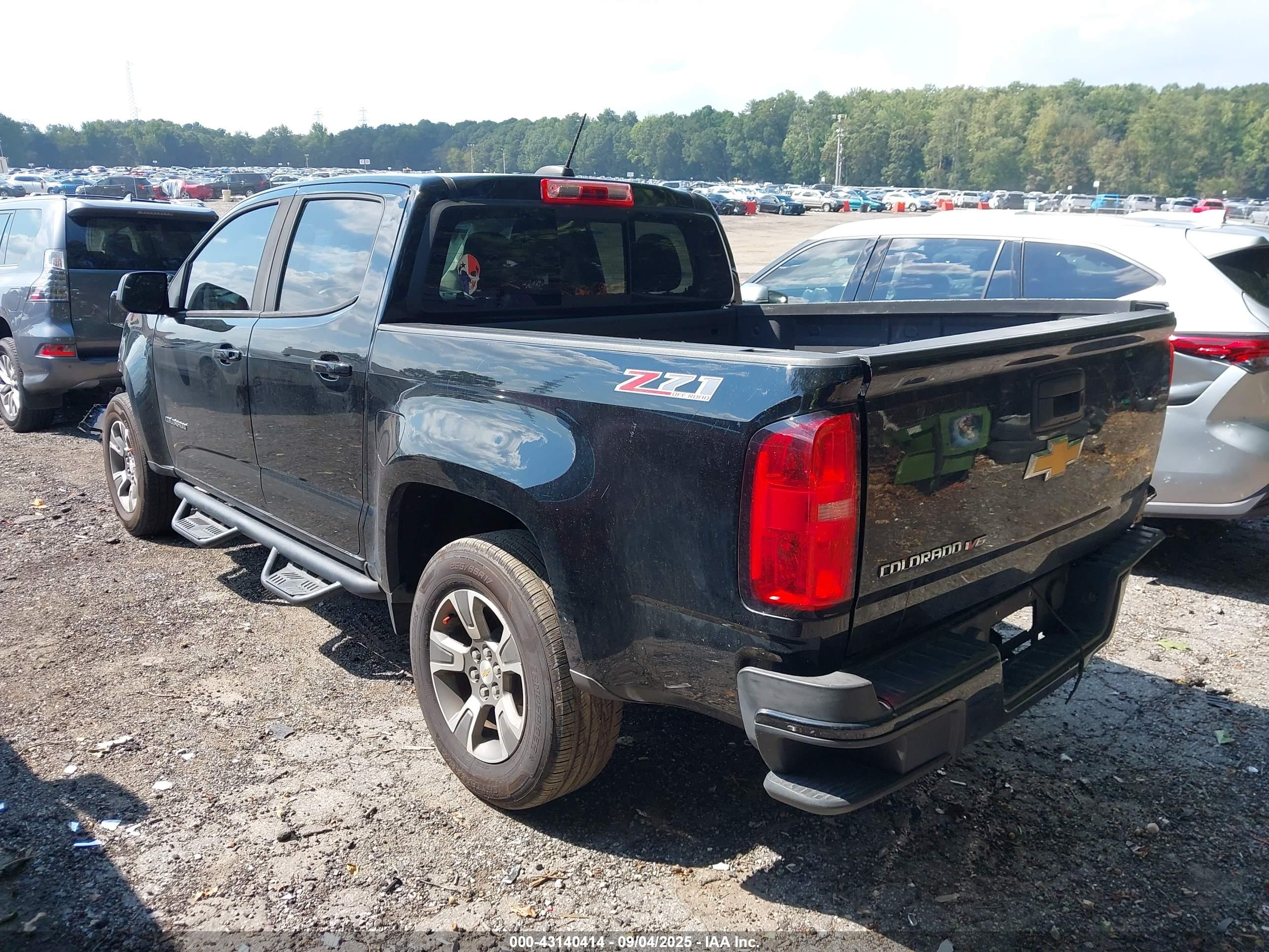 CHEVROLET COLORADO image 3