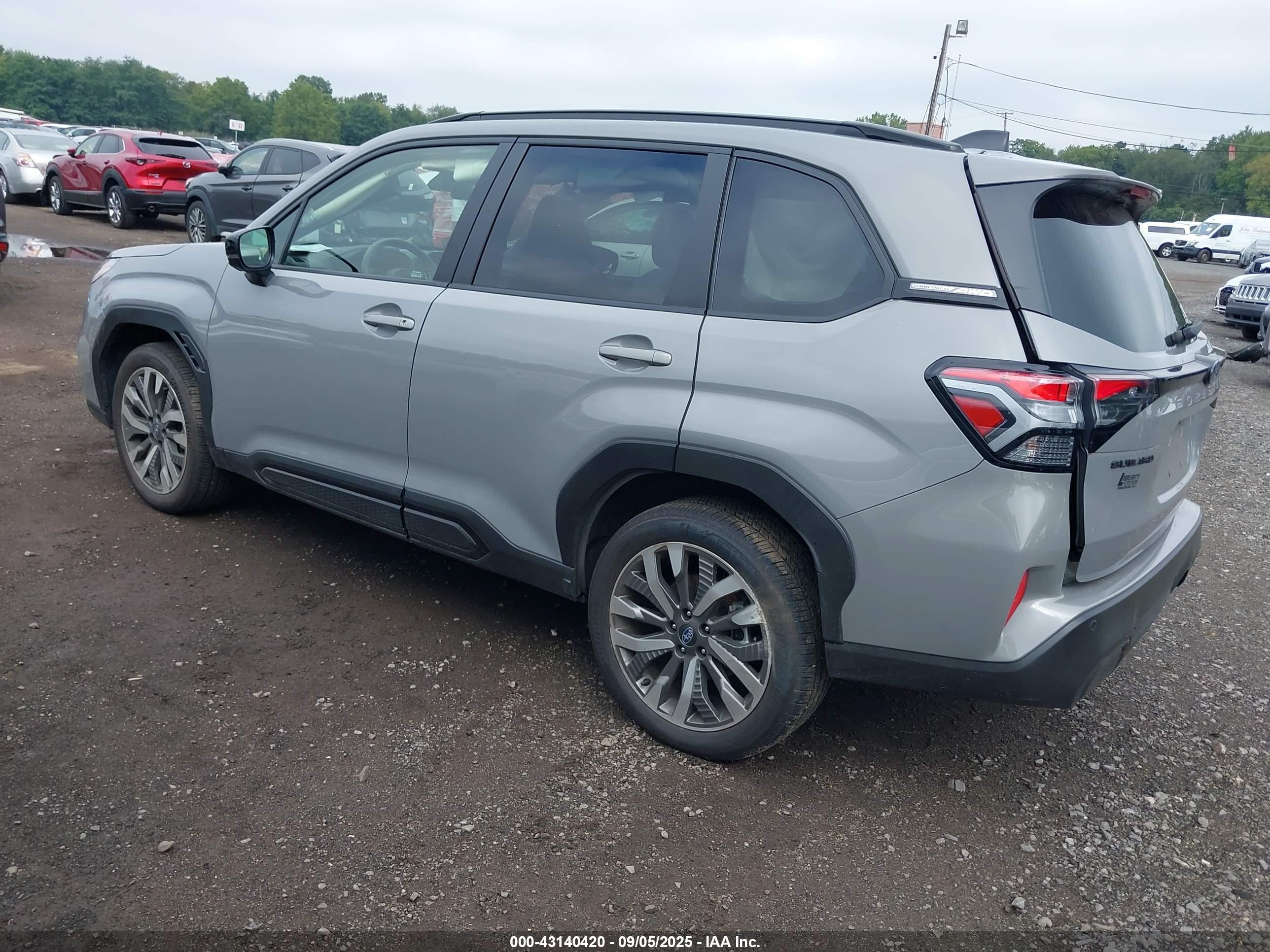 SUBARU FORESTER image 3