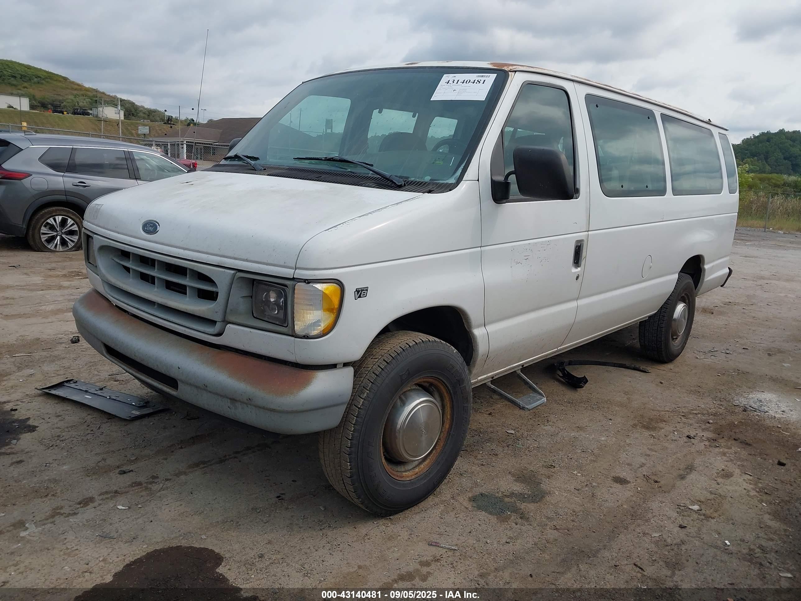 FORD E-350 image 2
