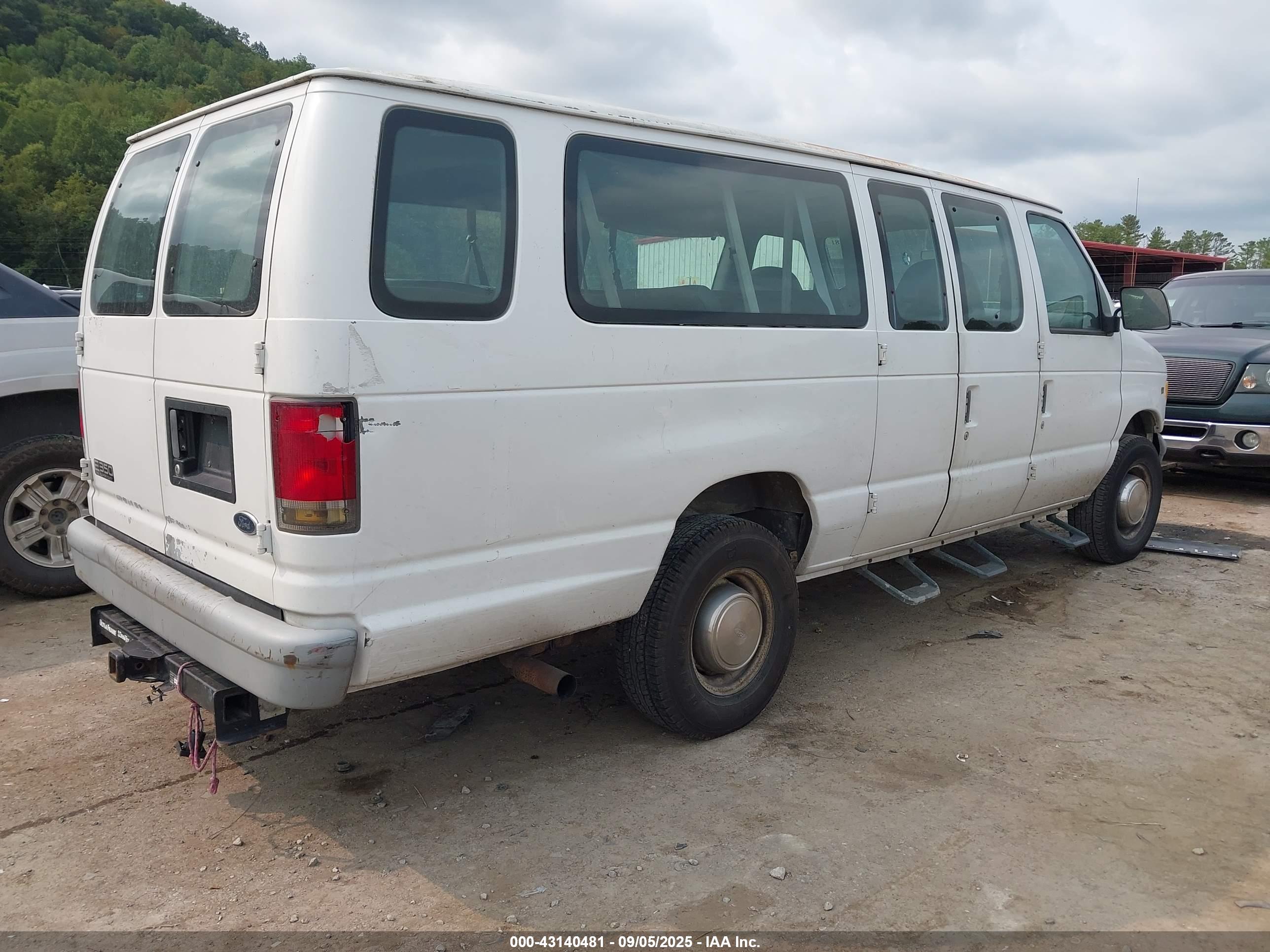 FORD E-350 image 4