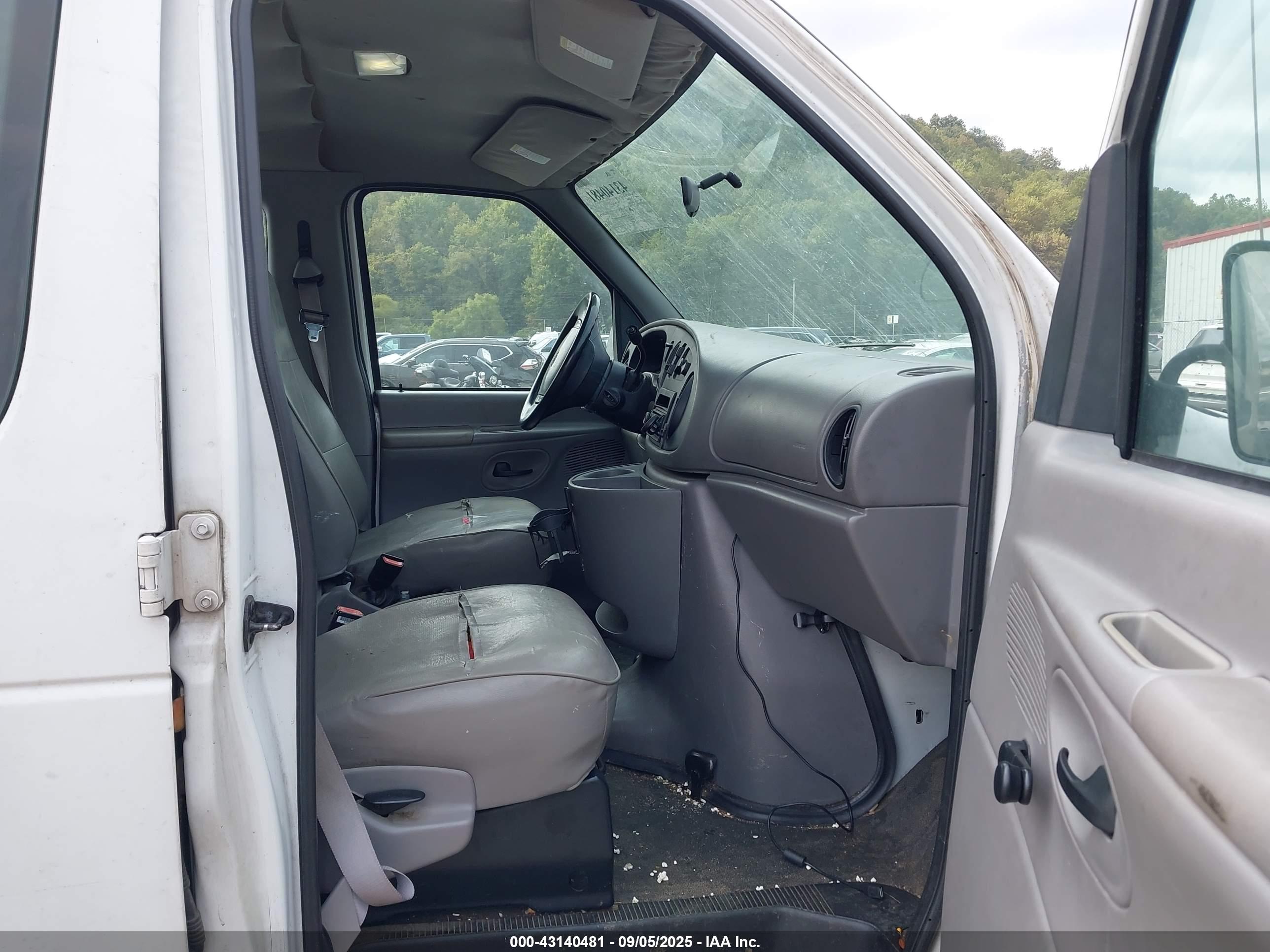 FORD E-350 image 5
