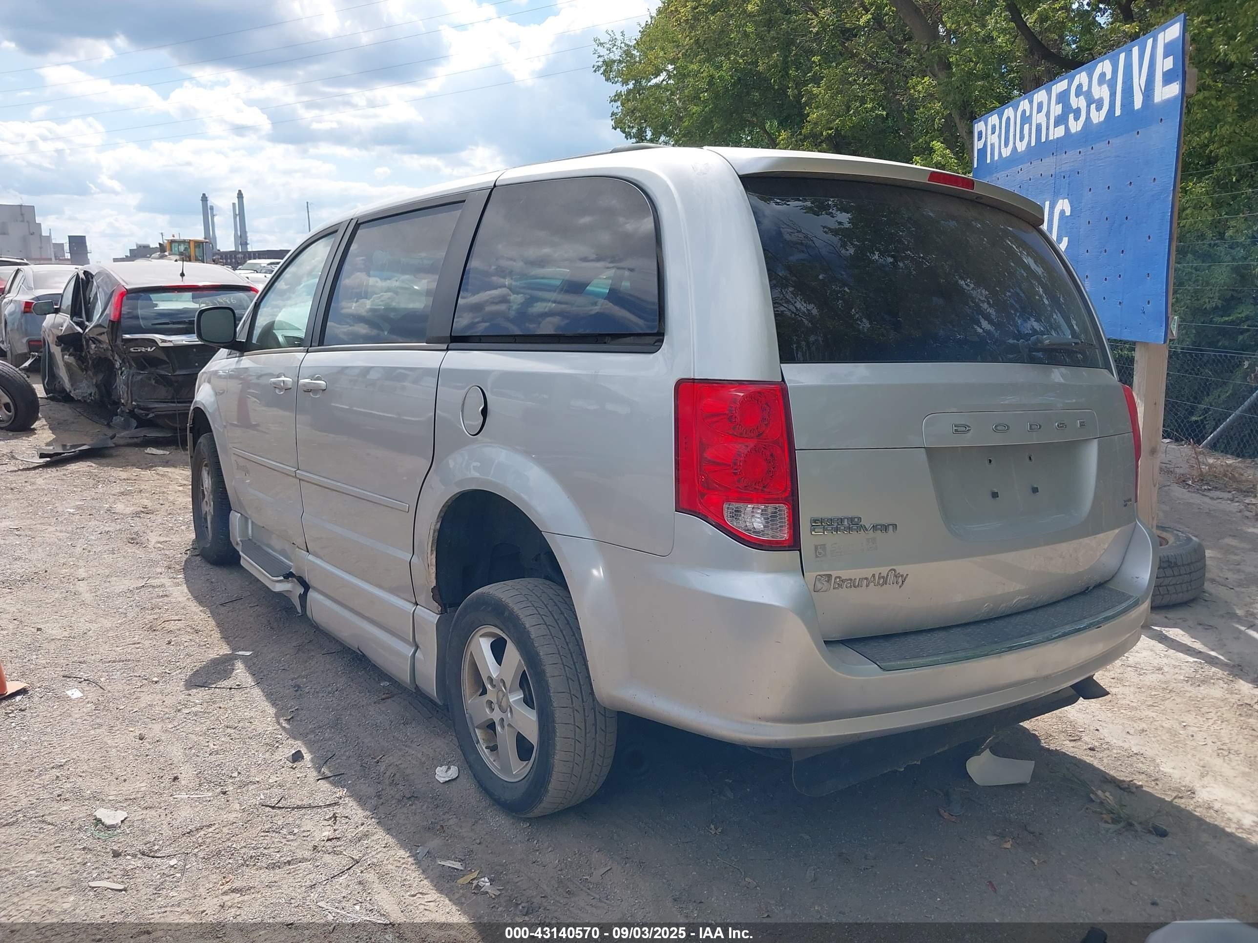 DODGE GRAND image 3