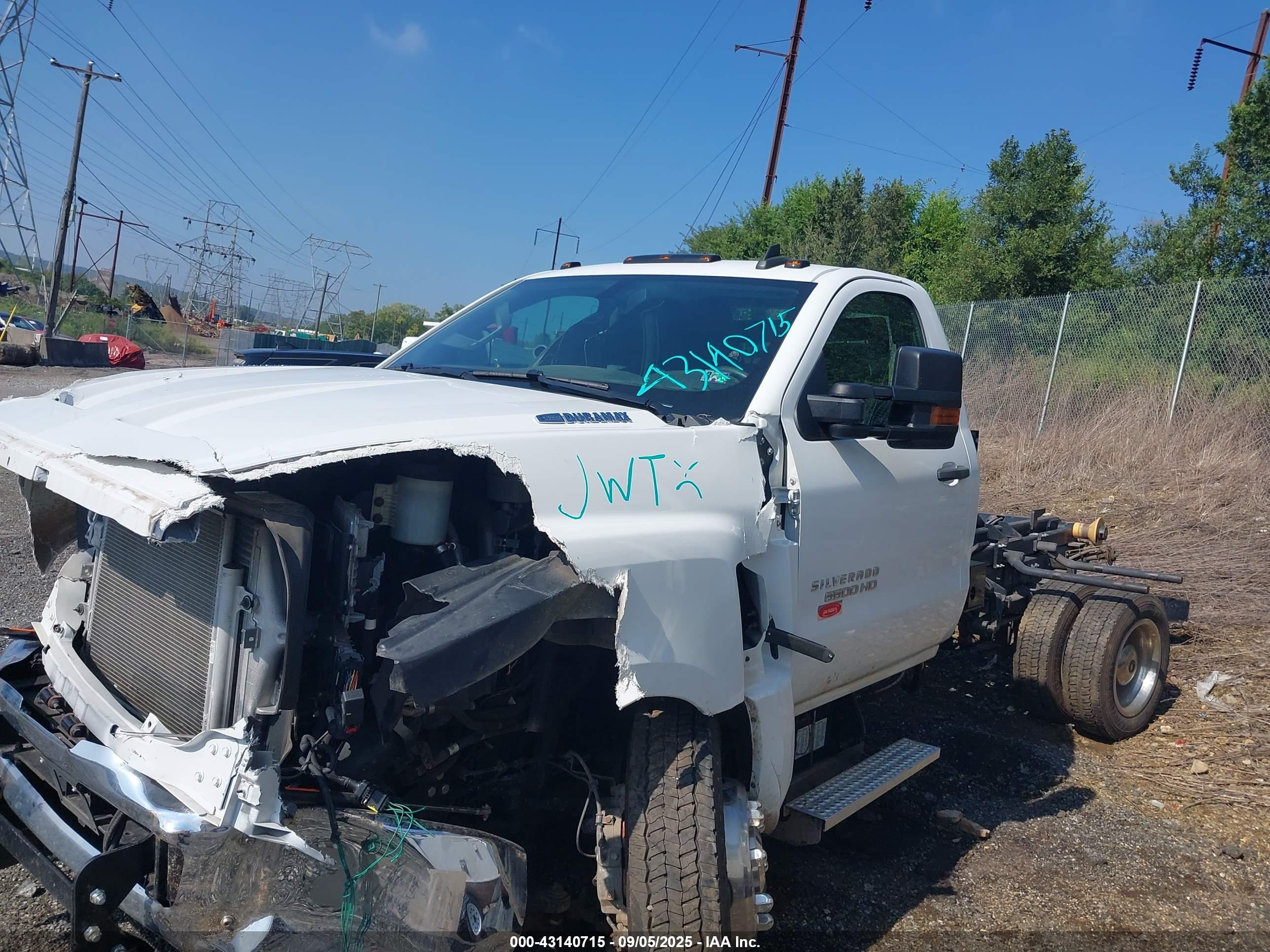 CHEVROLET SILVERADO image 3