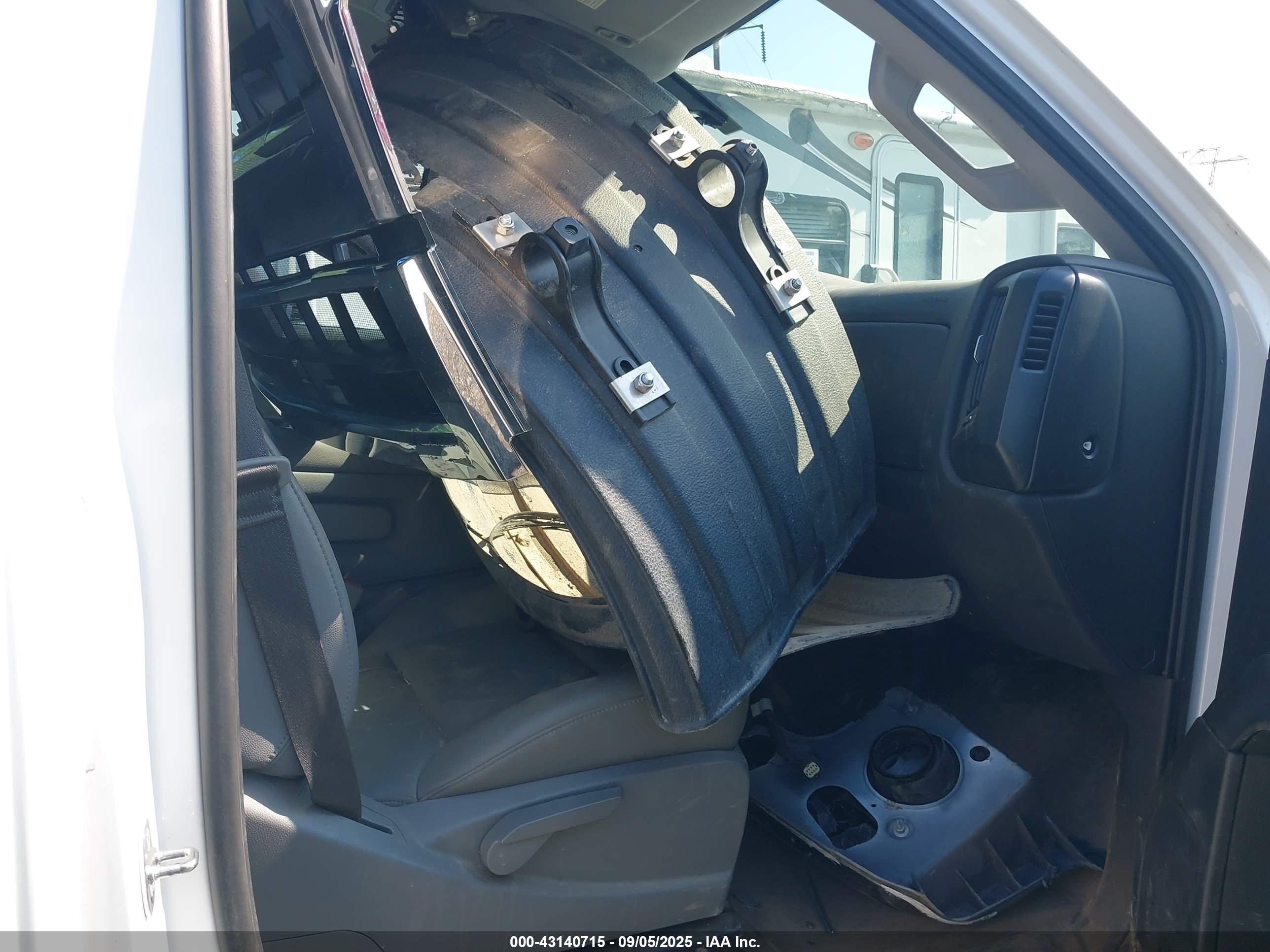 CHEVROLET SILVERADO image 7
