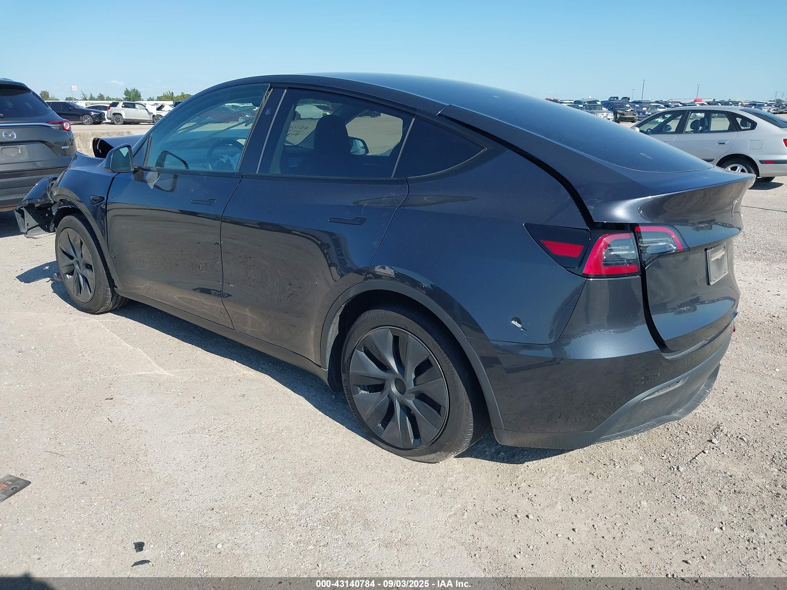 TESLA MODEL image 3