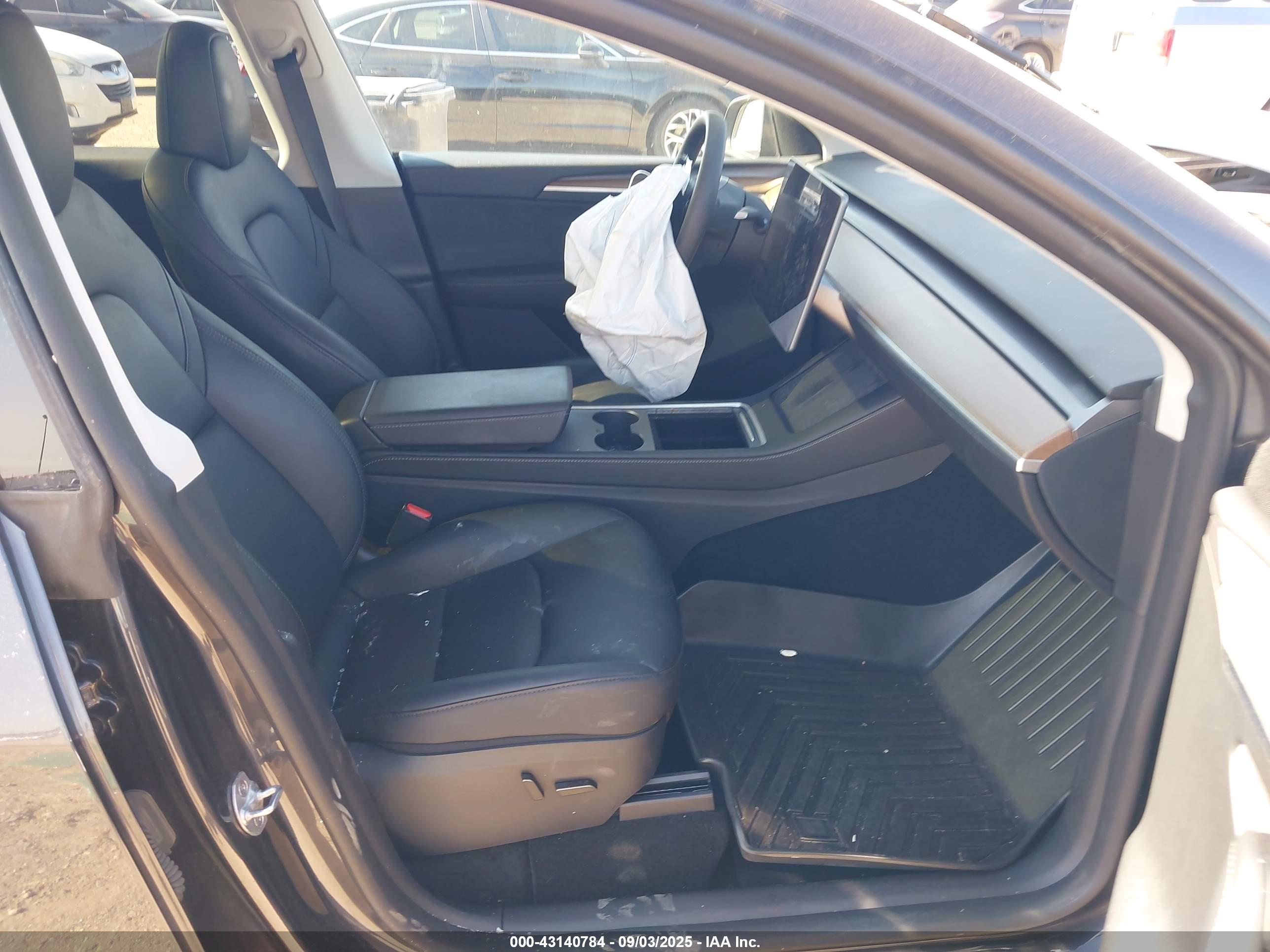 TESLA MODEL image 5