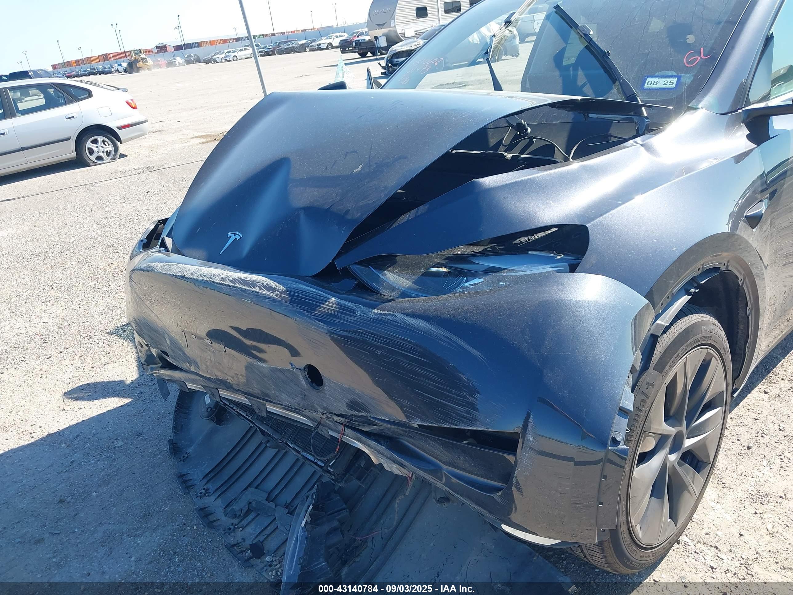TESLA MODEL image 6