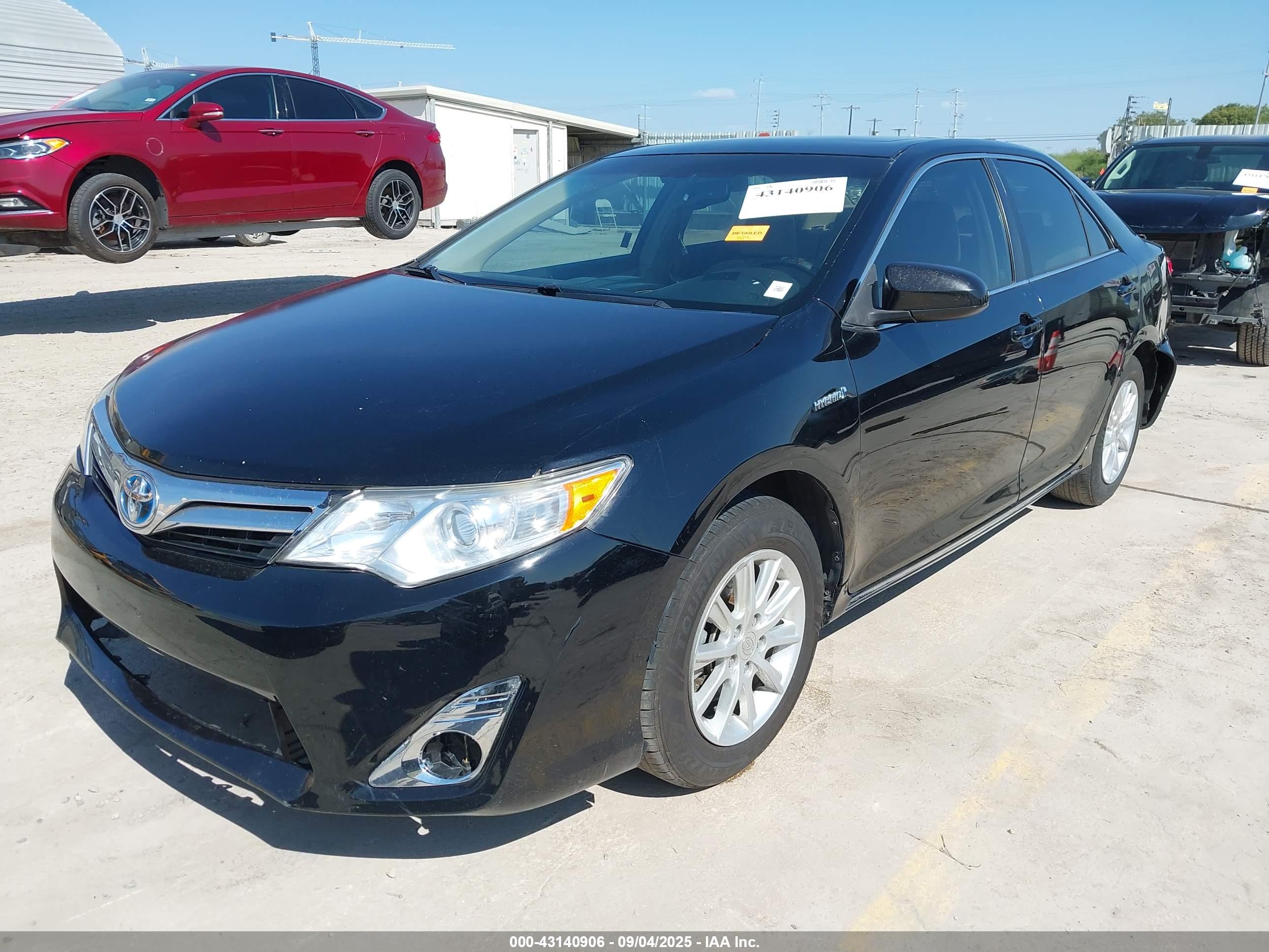 TOYOTA CAMRY image 2