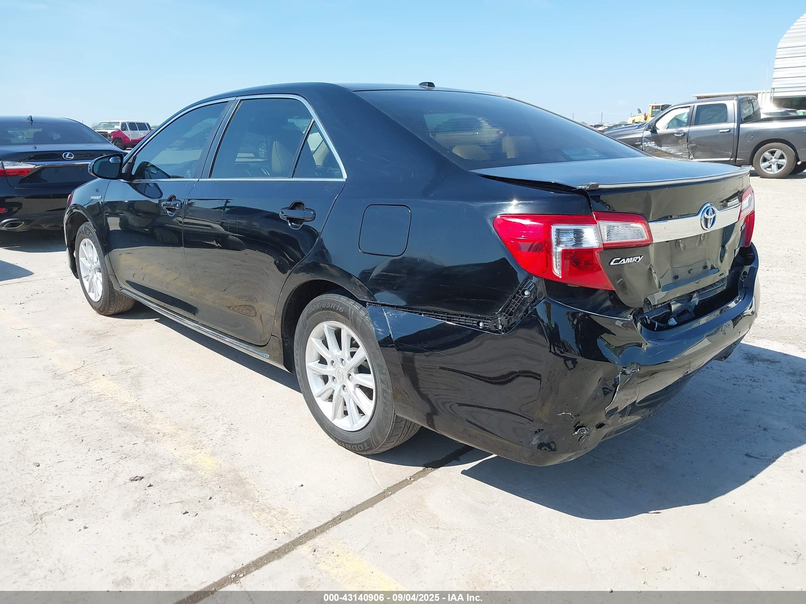 TOYOTA CAMRY image 3