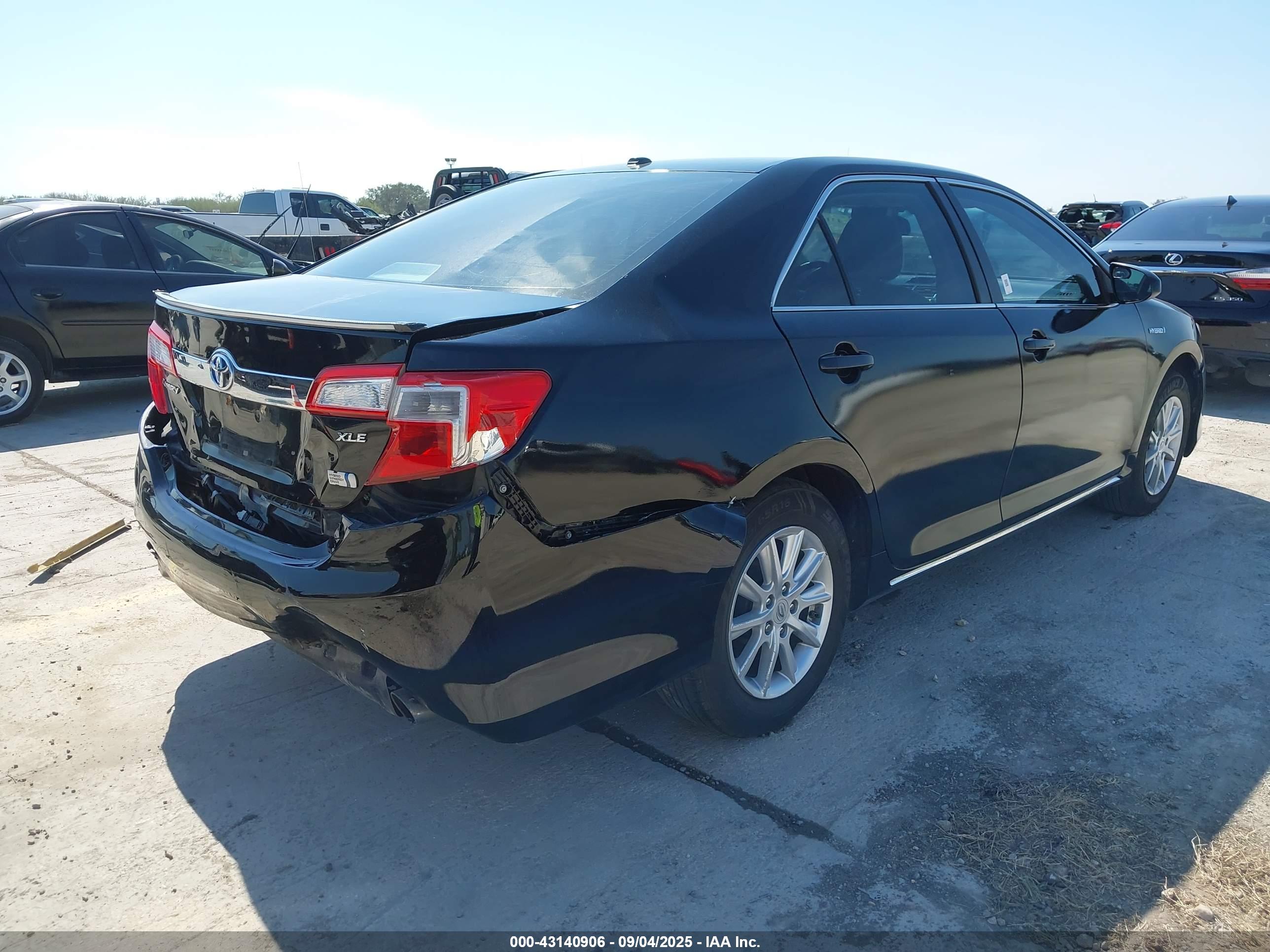 TOYOTA CAMRY image 4