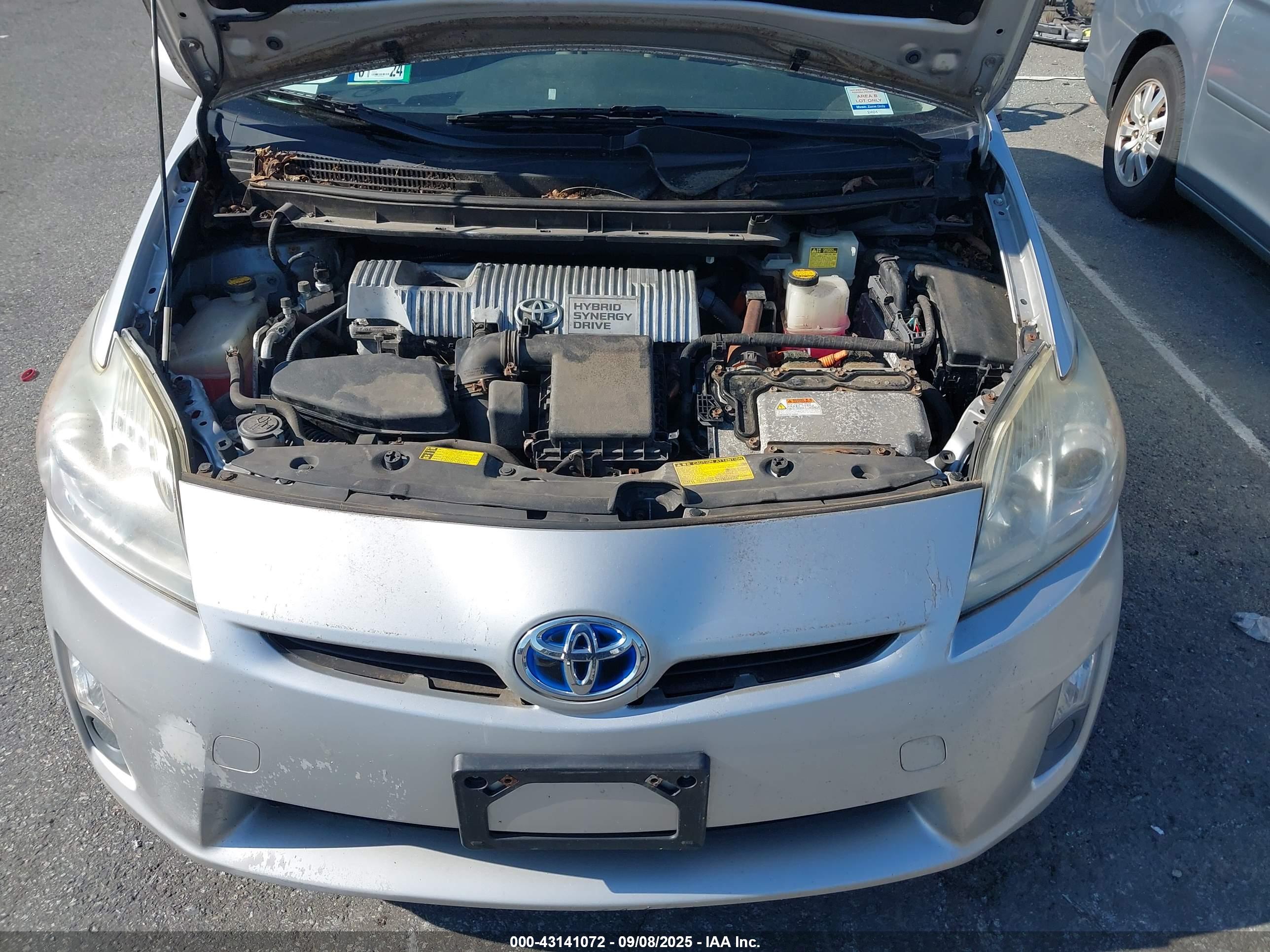 TOYOTA PRIUS image 10