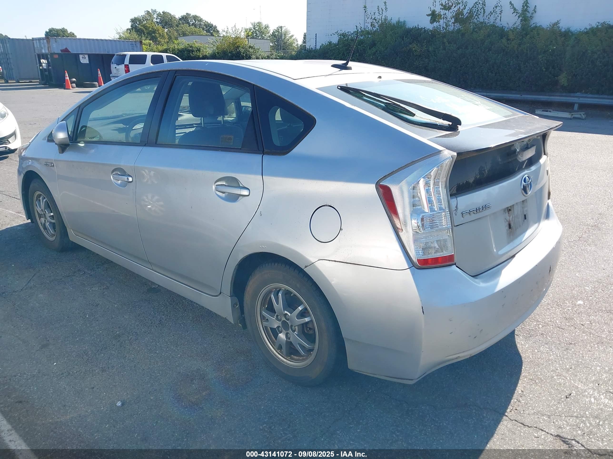 TOYOTA PRIUS image 3