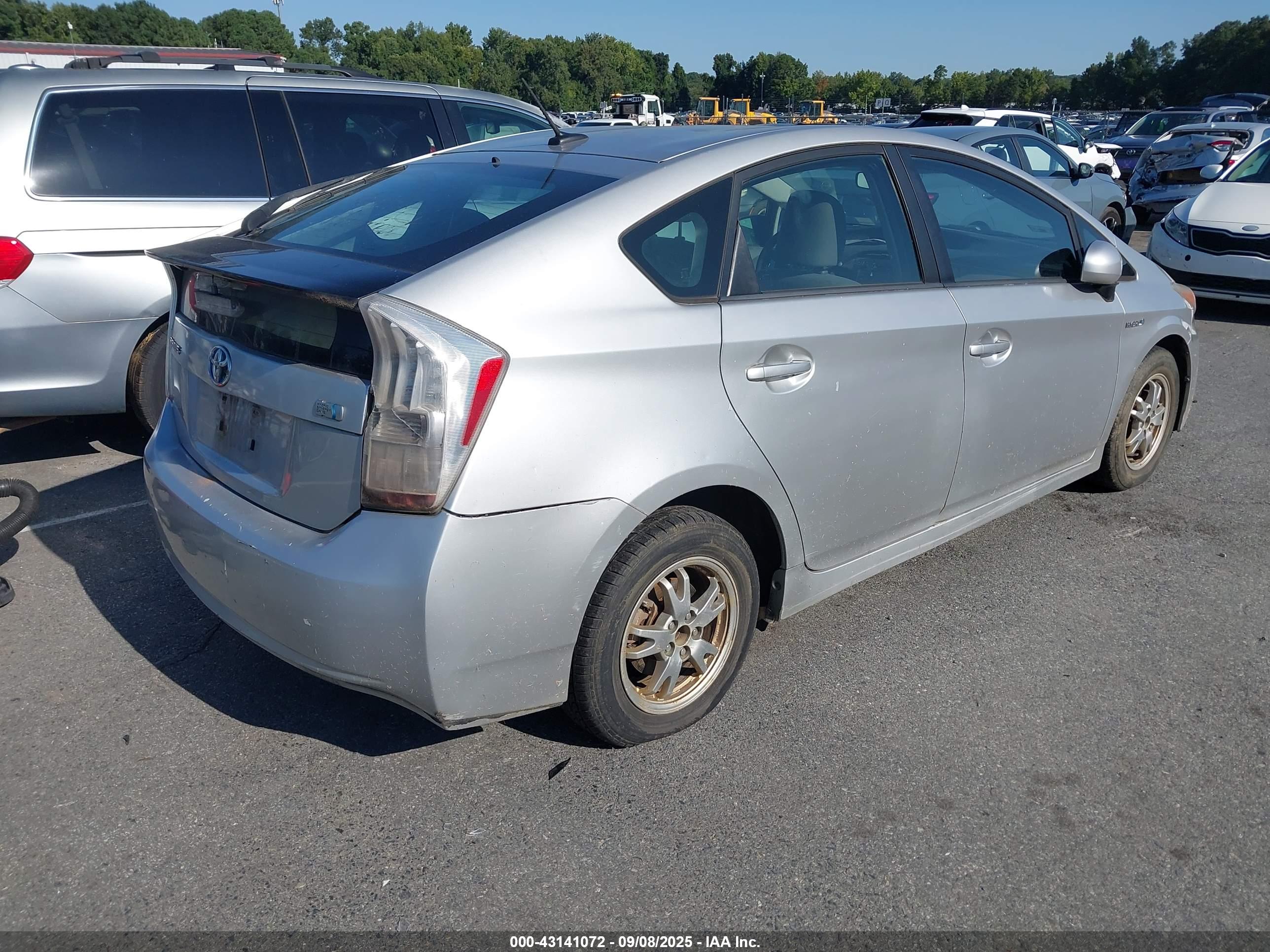 TOYOTA PRIUS image 4