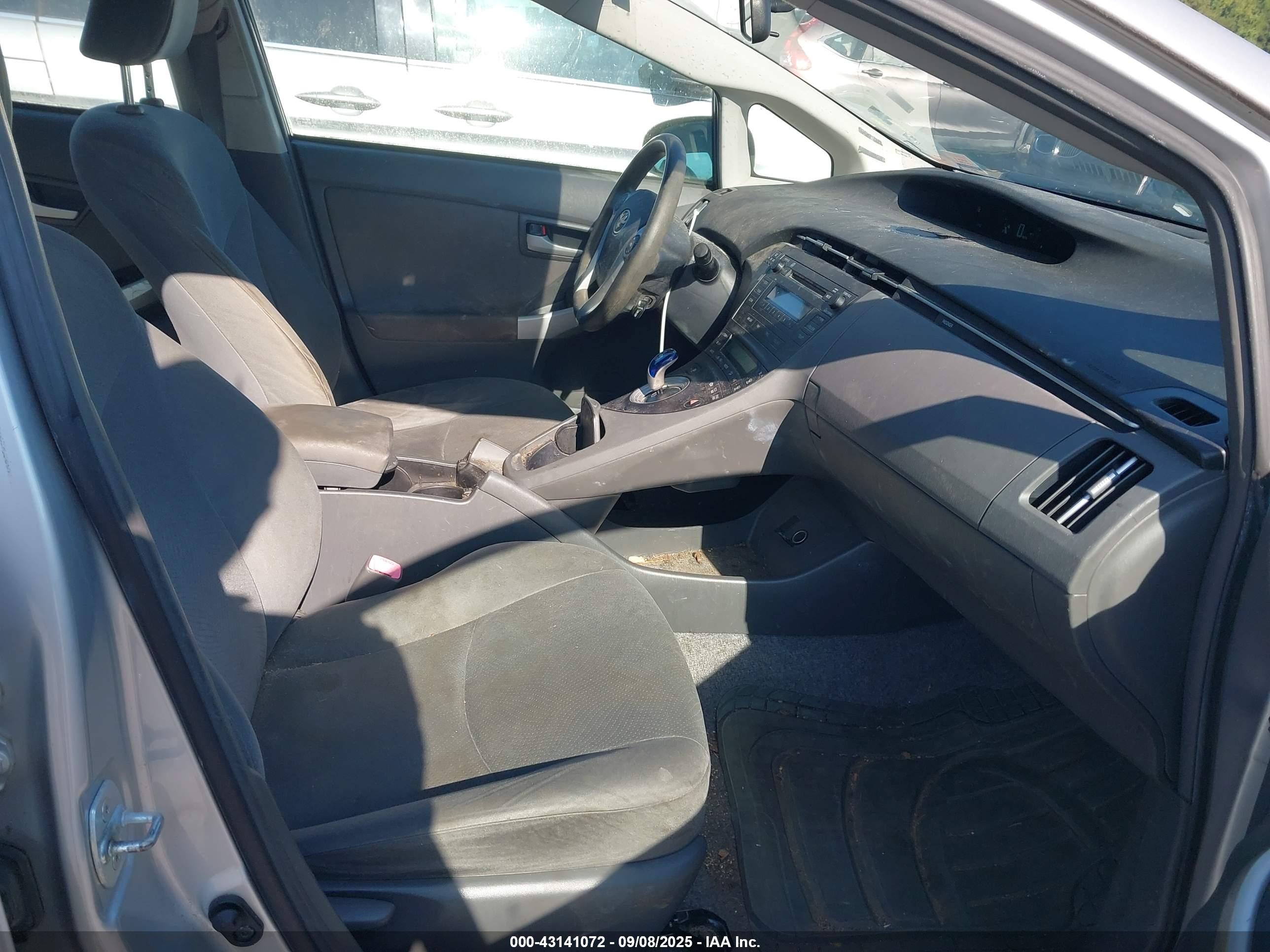 TOYOTA PRIUS image 5