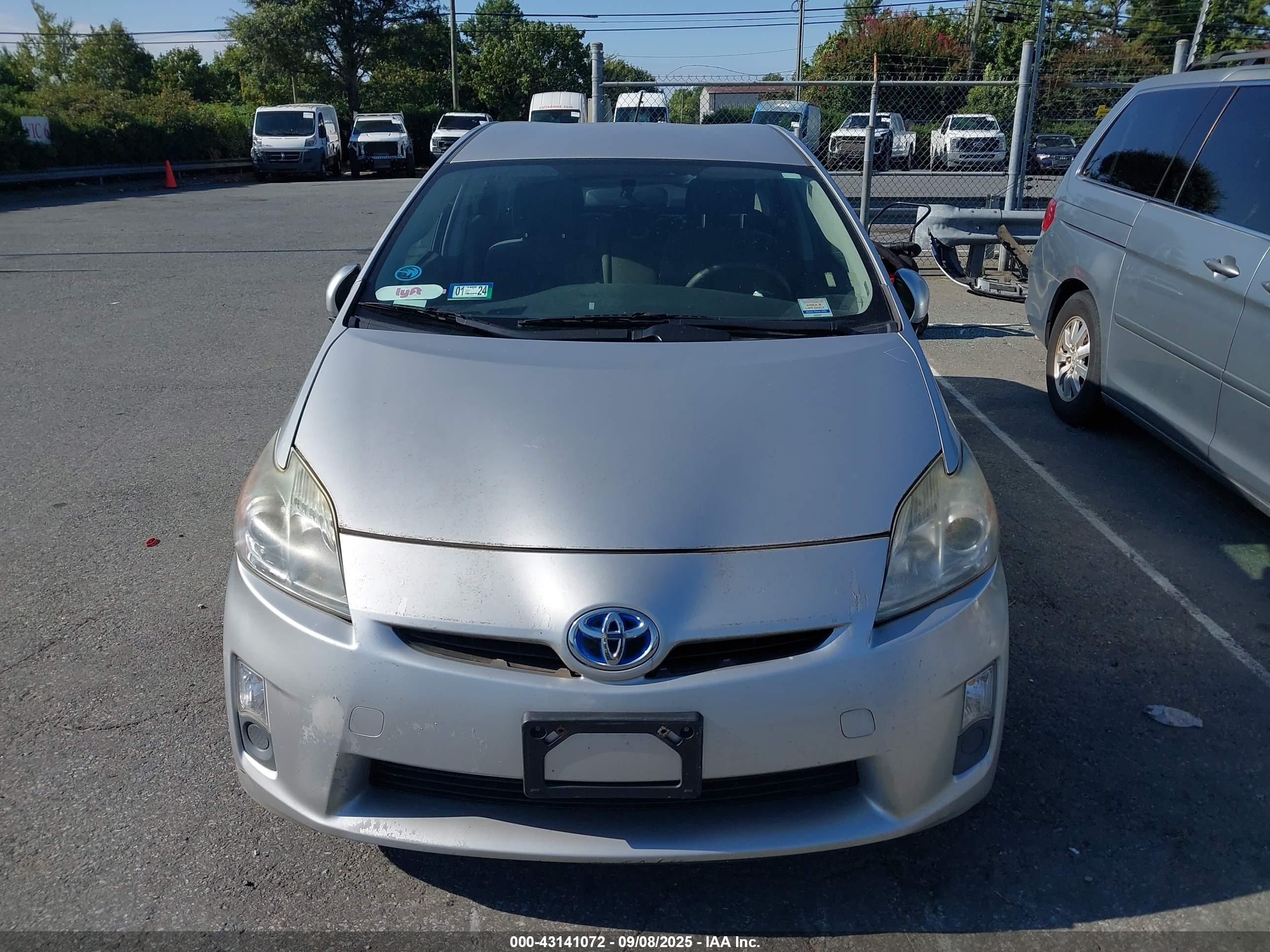 TOYOTA PRIUS image 6