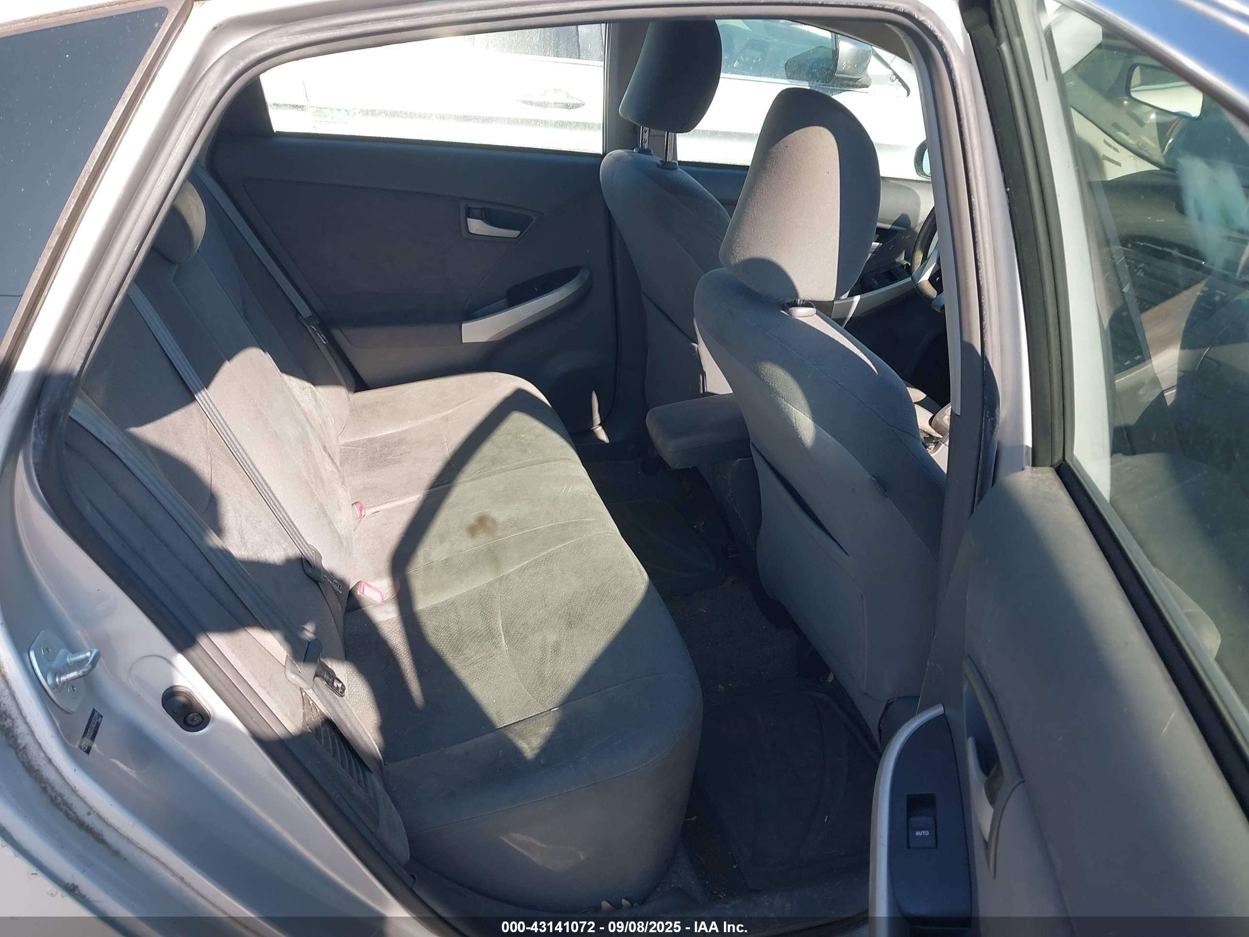 TOYOTA PRIUS image 8