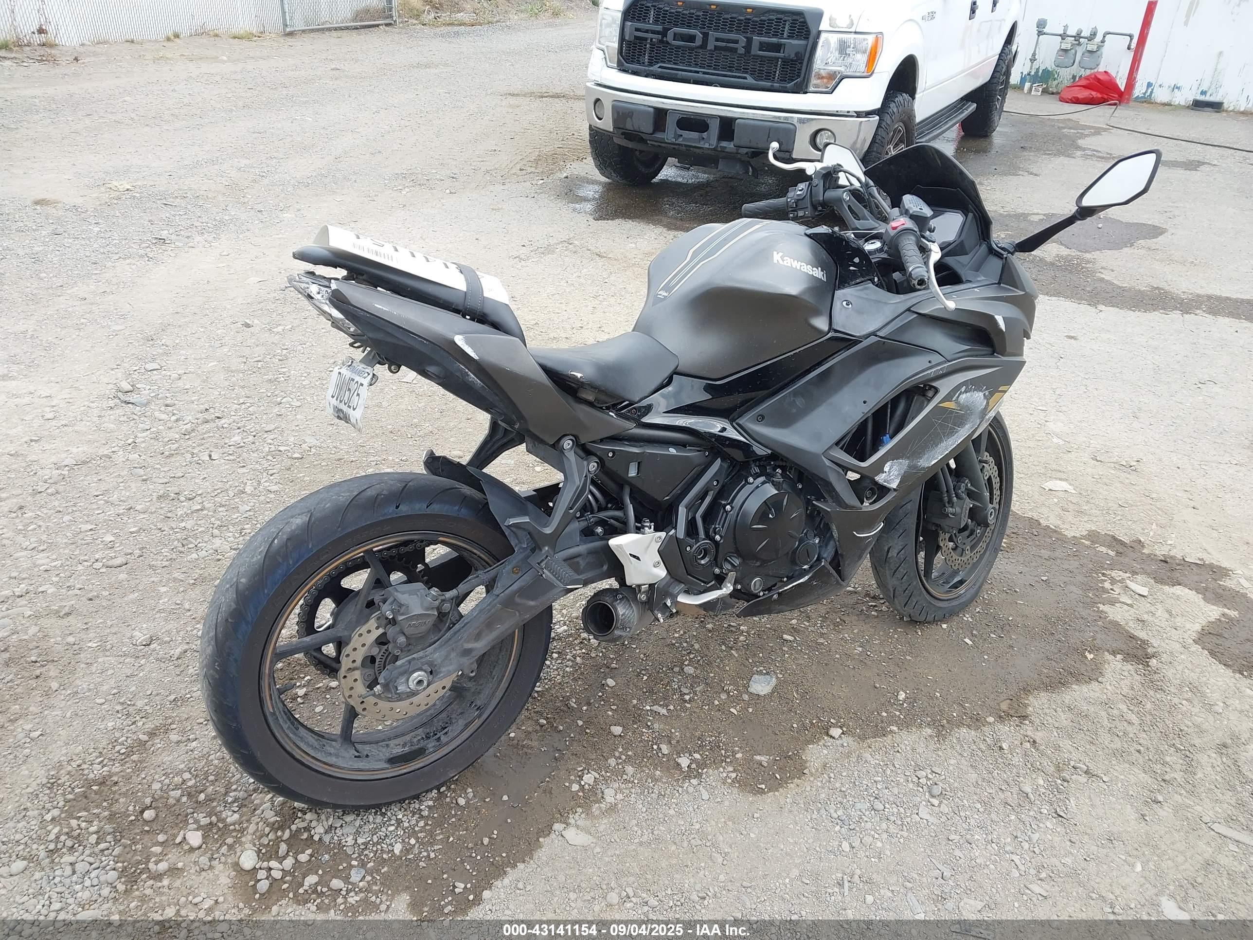KAWASAKI EX650 image 4