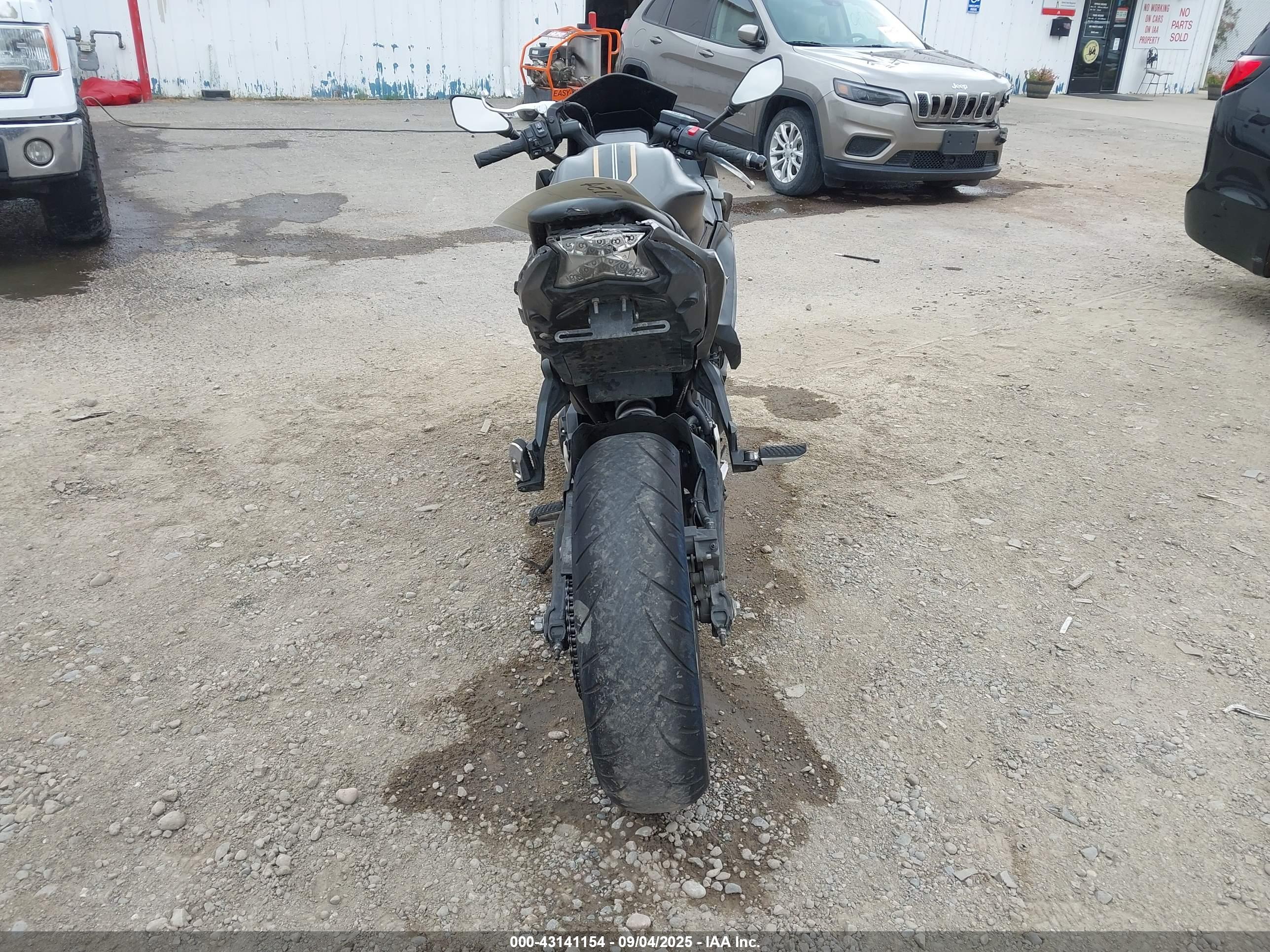 KAWASAKI EX650 image 6