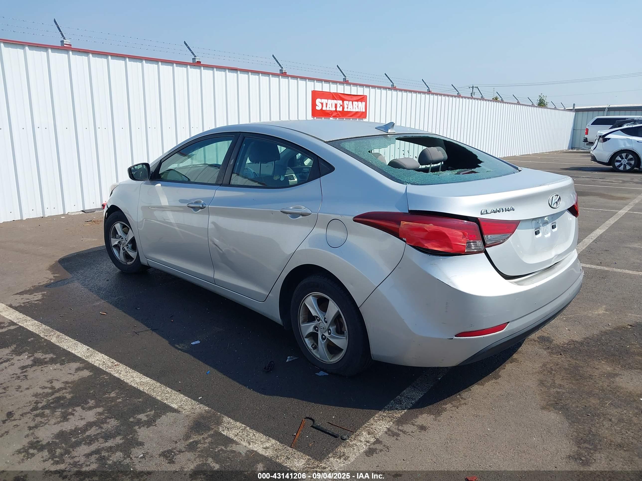HYUNDAI ELANTRA image 3