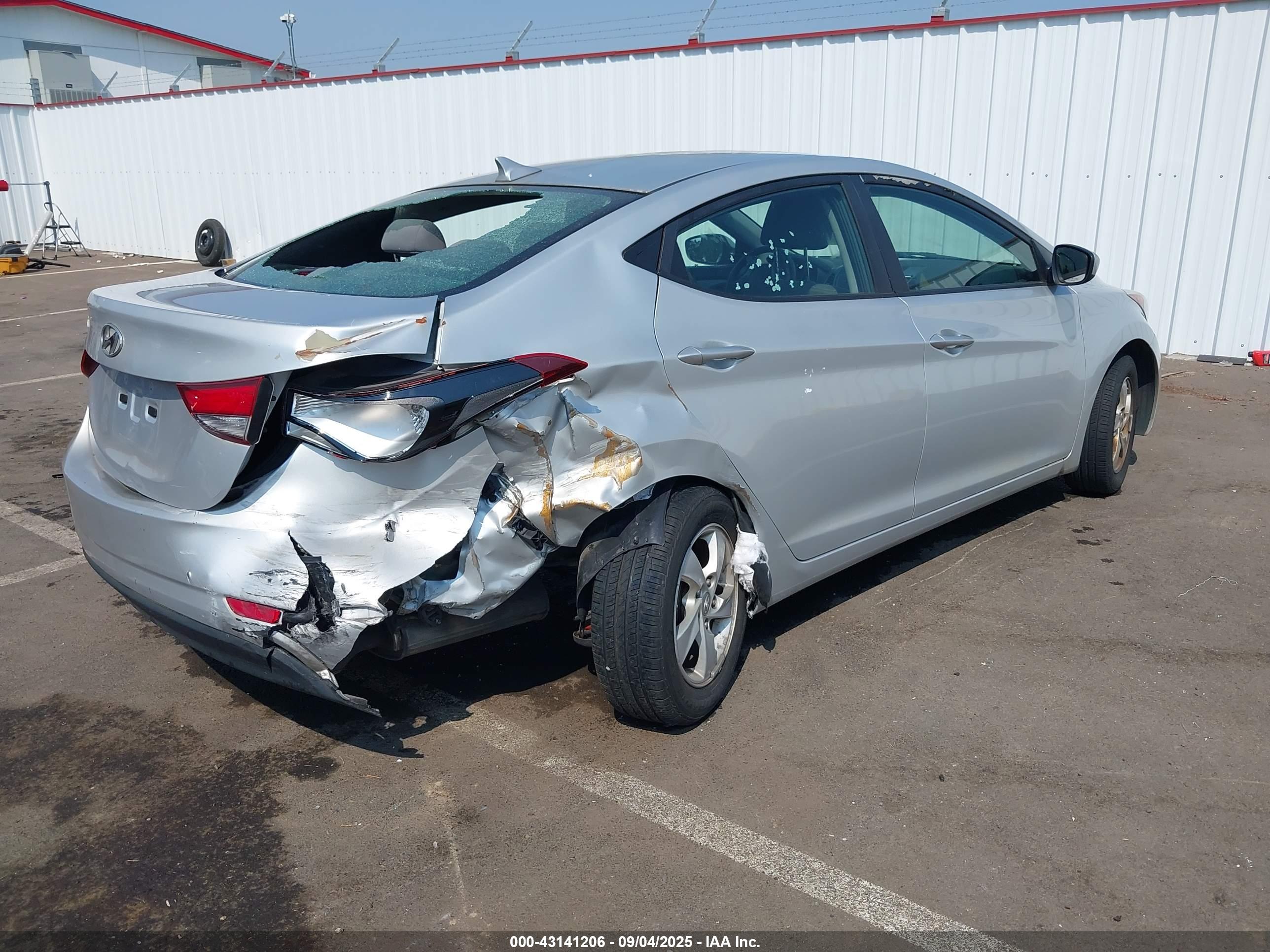 HYUNDAI ELANTRA image 4