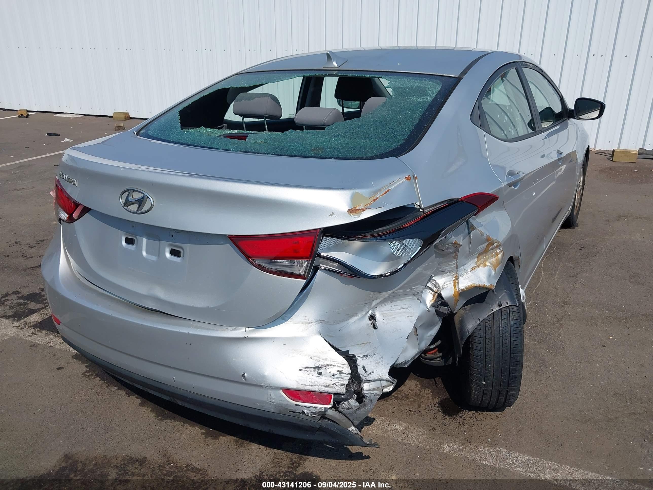 HYUNDAI ELANTRA image 6