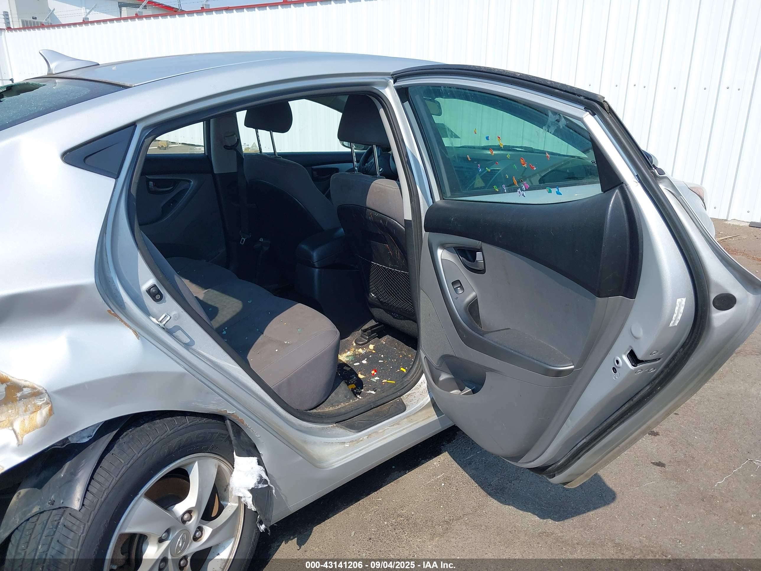 HYUNDAI ELANTRA image 8