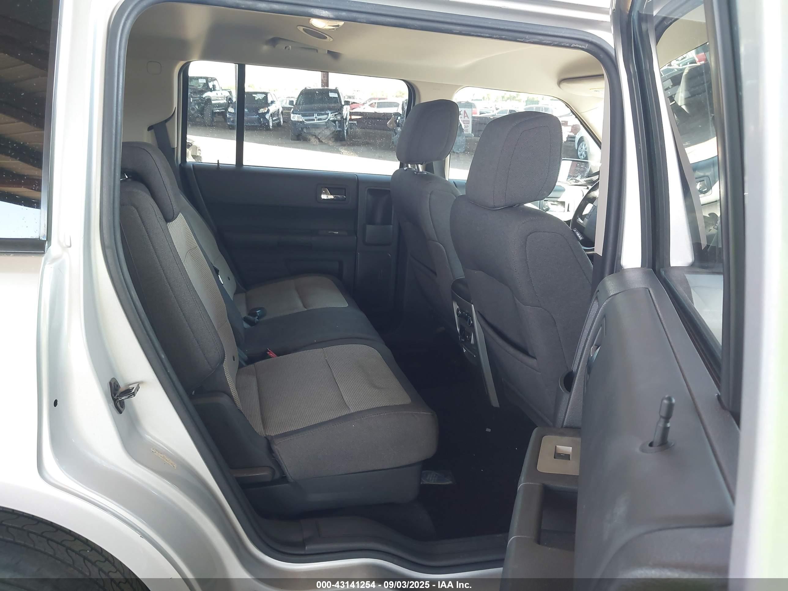 FORD FLEX image 8