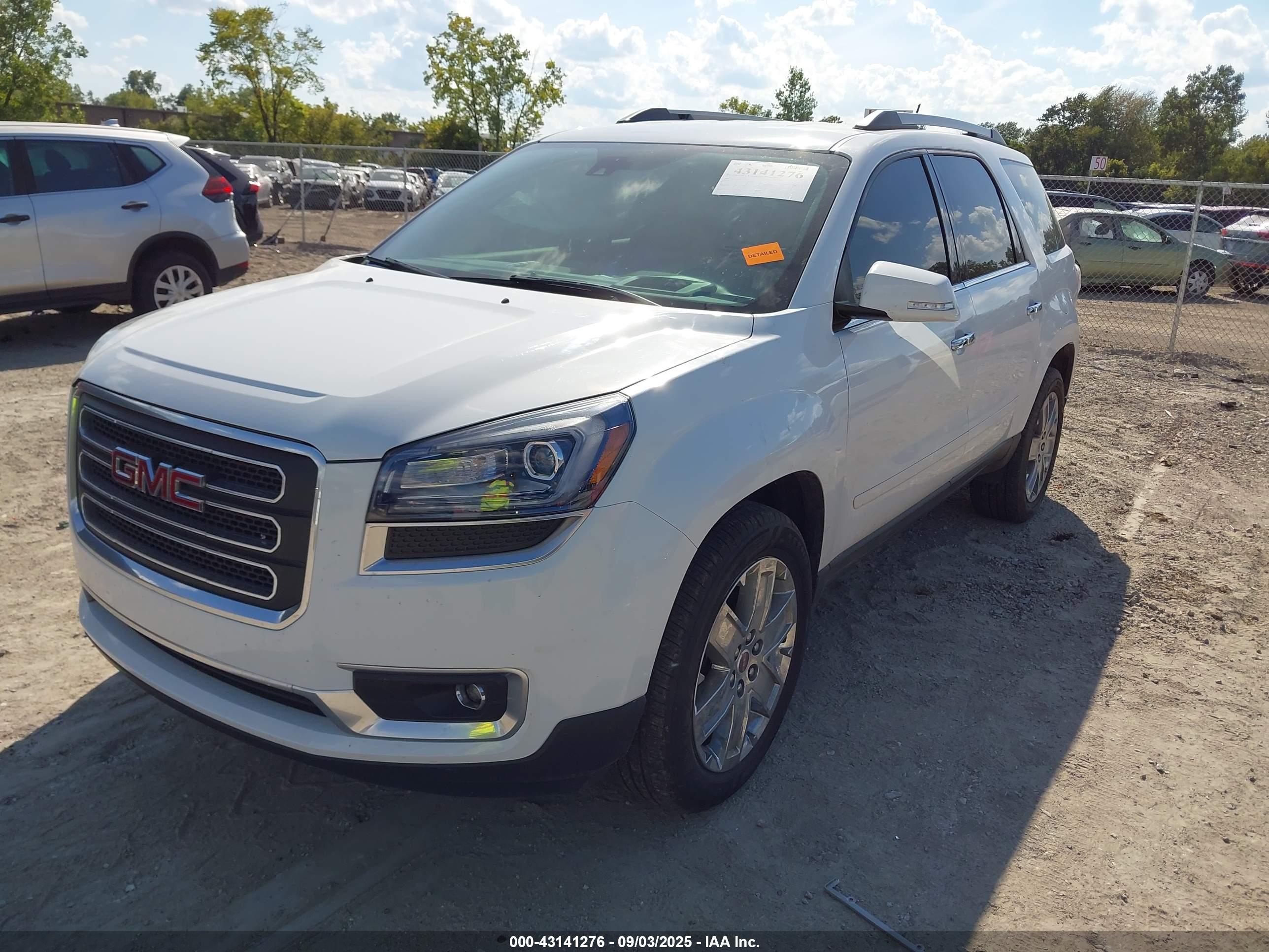 GMC ACADIA image 2