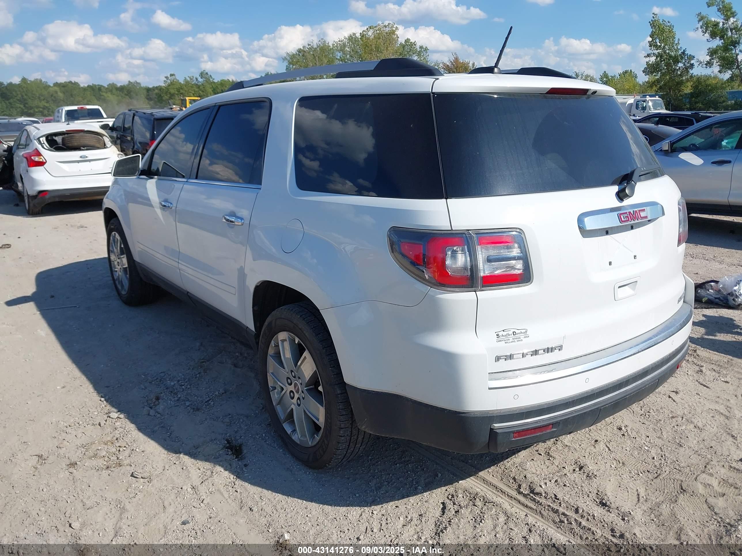 GMC ACADIA image 3