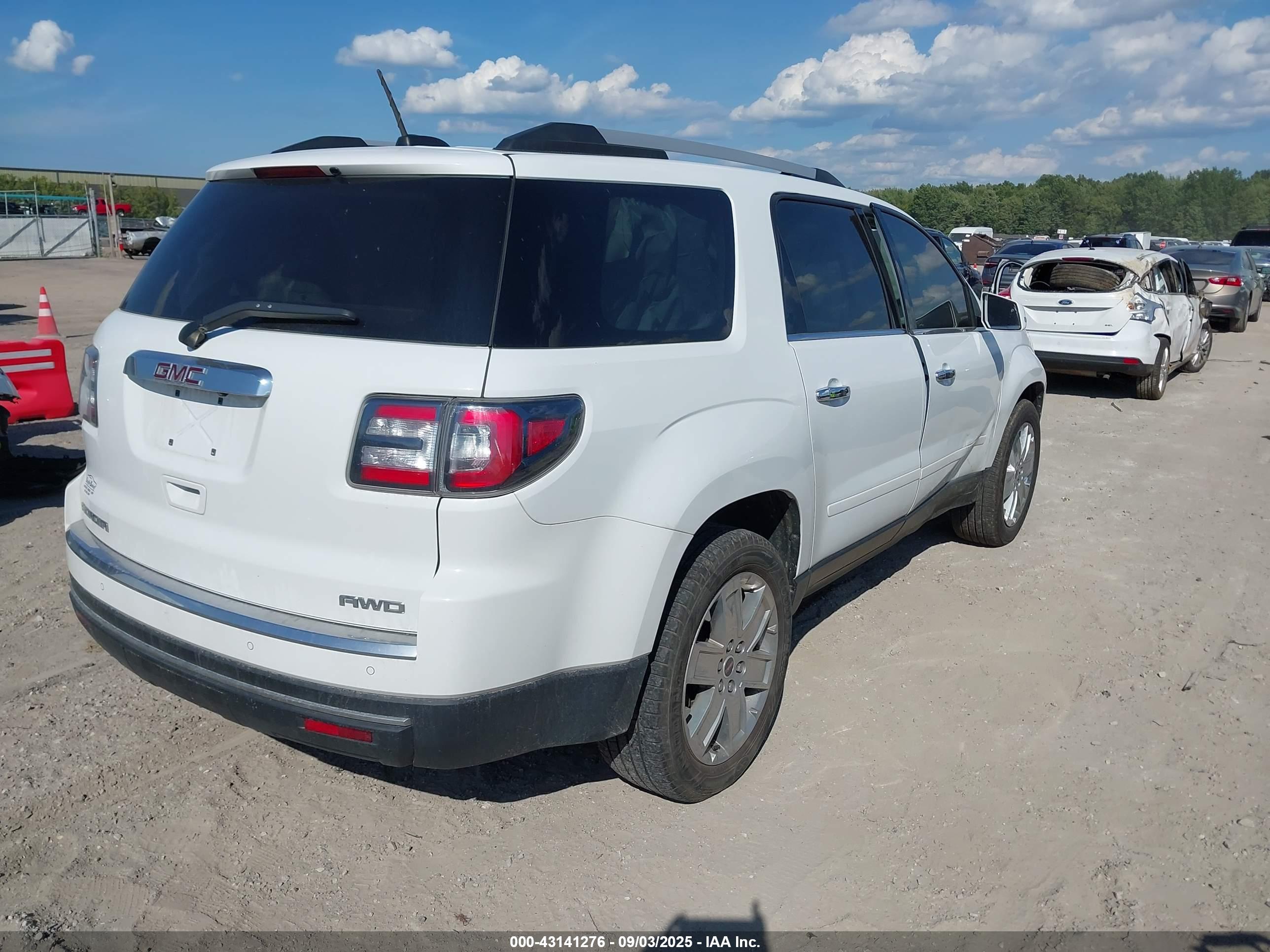 GMC ACADIA image 4