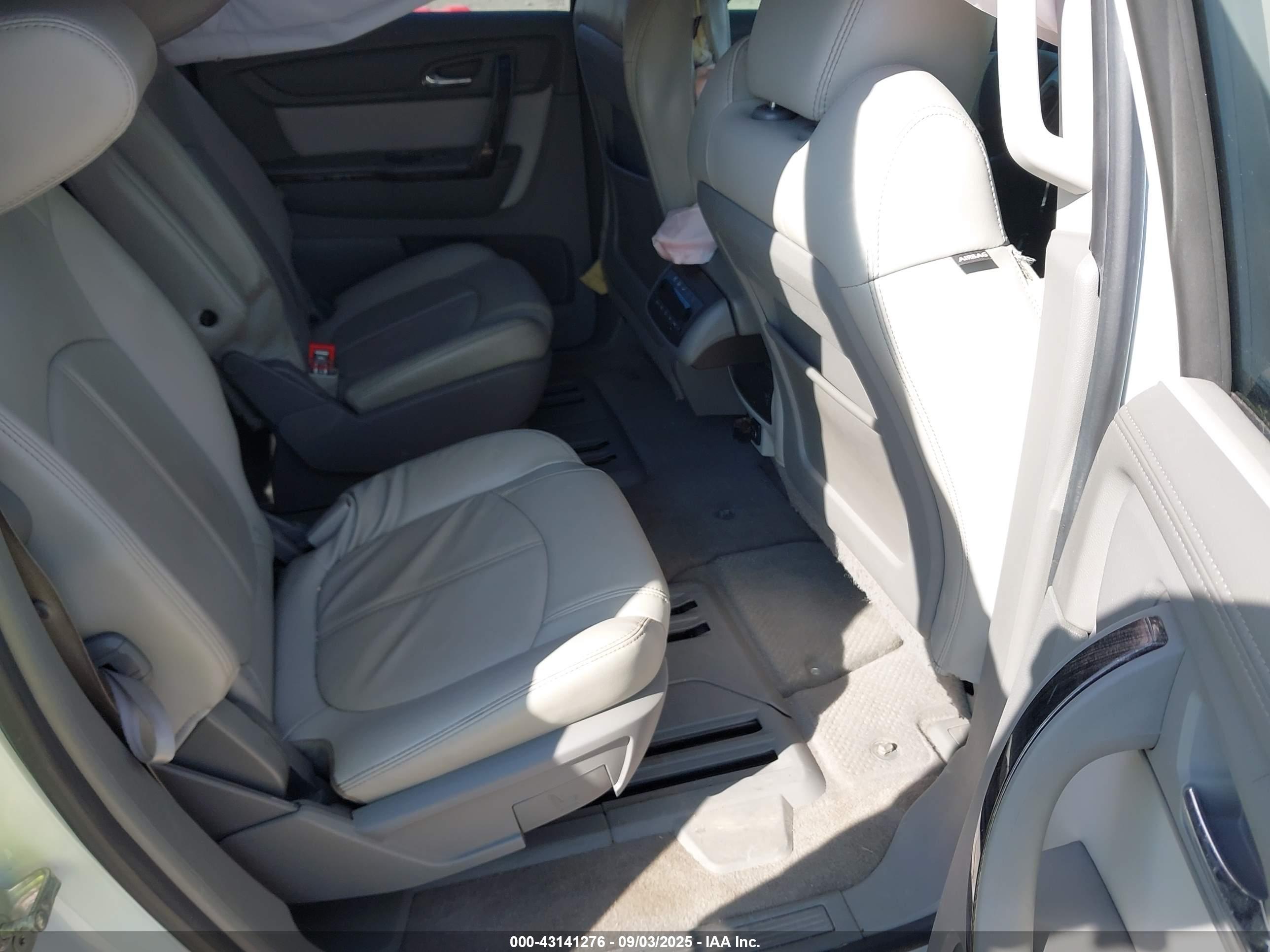 GMC ACADIA image 8