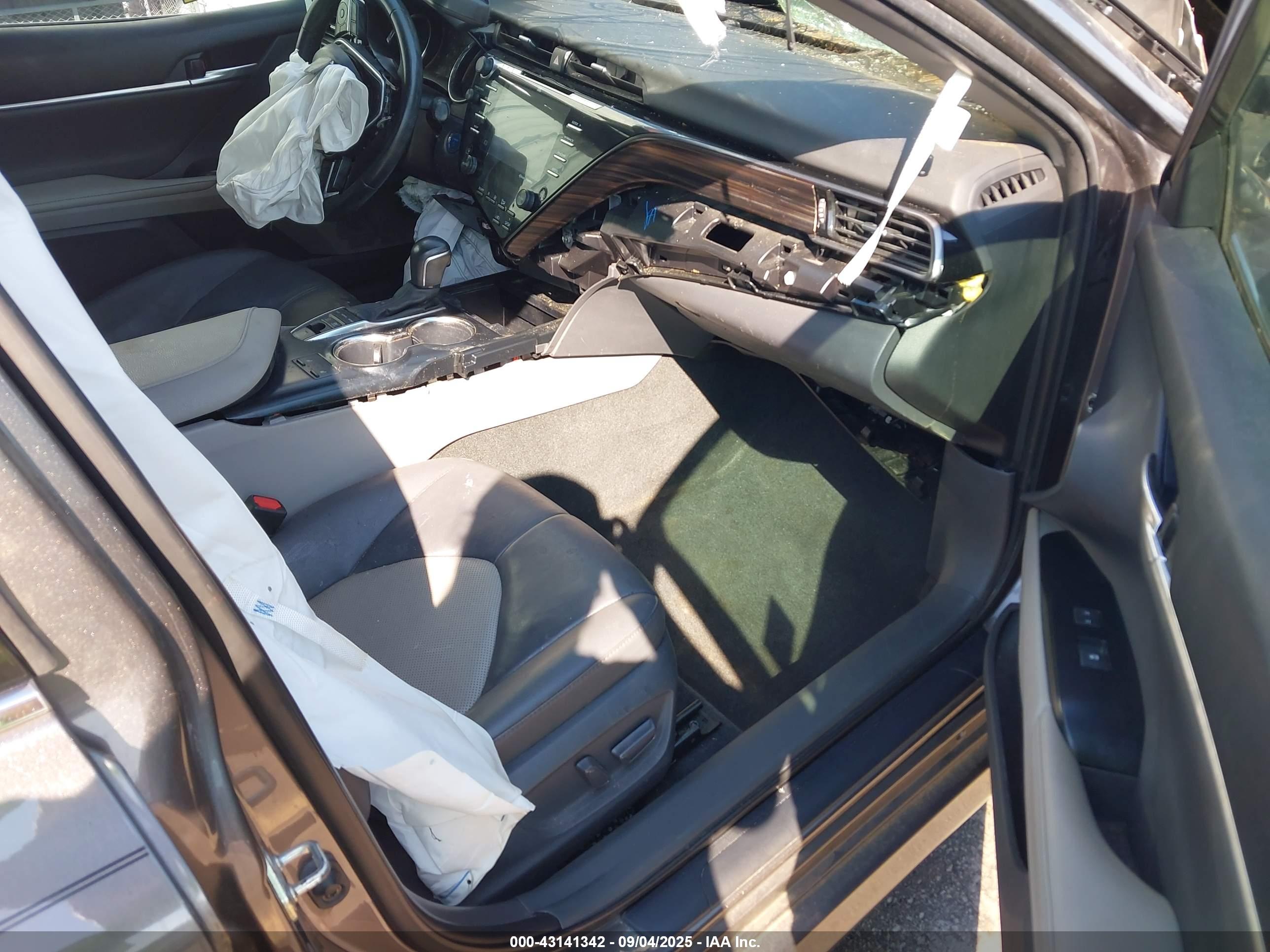 TOYOTA CAMRY image 5