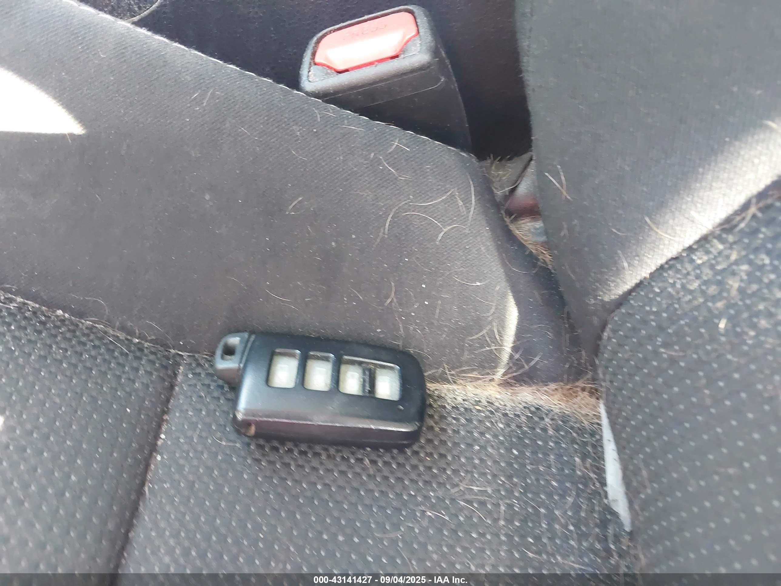 TOYOTA RAV4 image 11