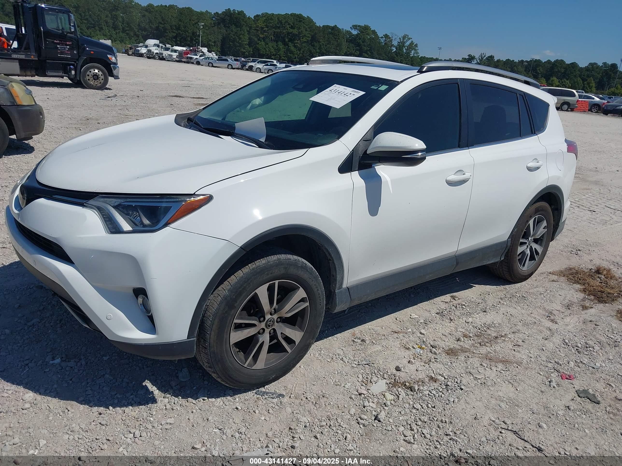 TOYOTA RAV4 image 2