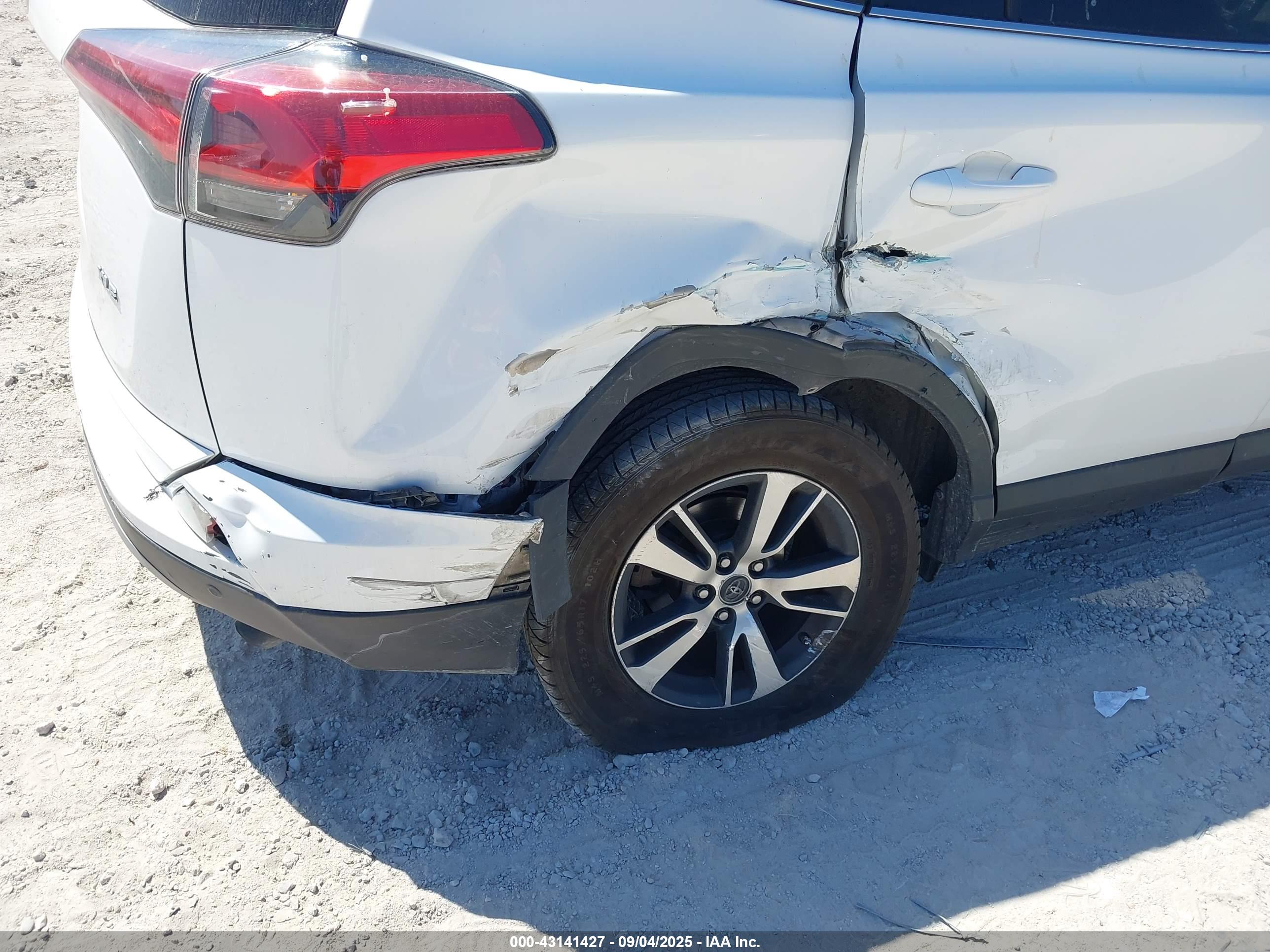 TOYOTA RAV4 image 6