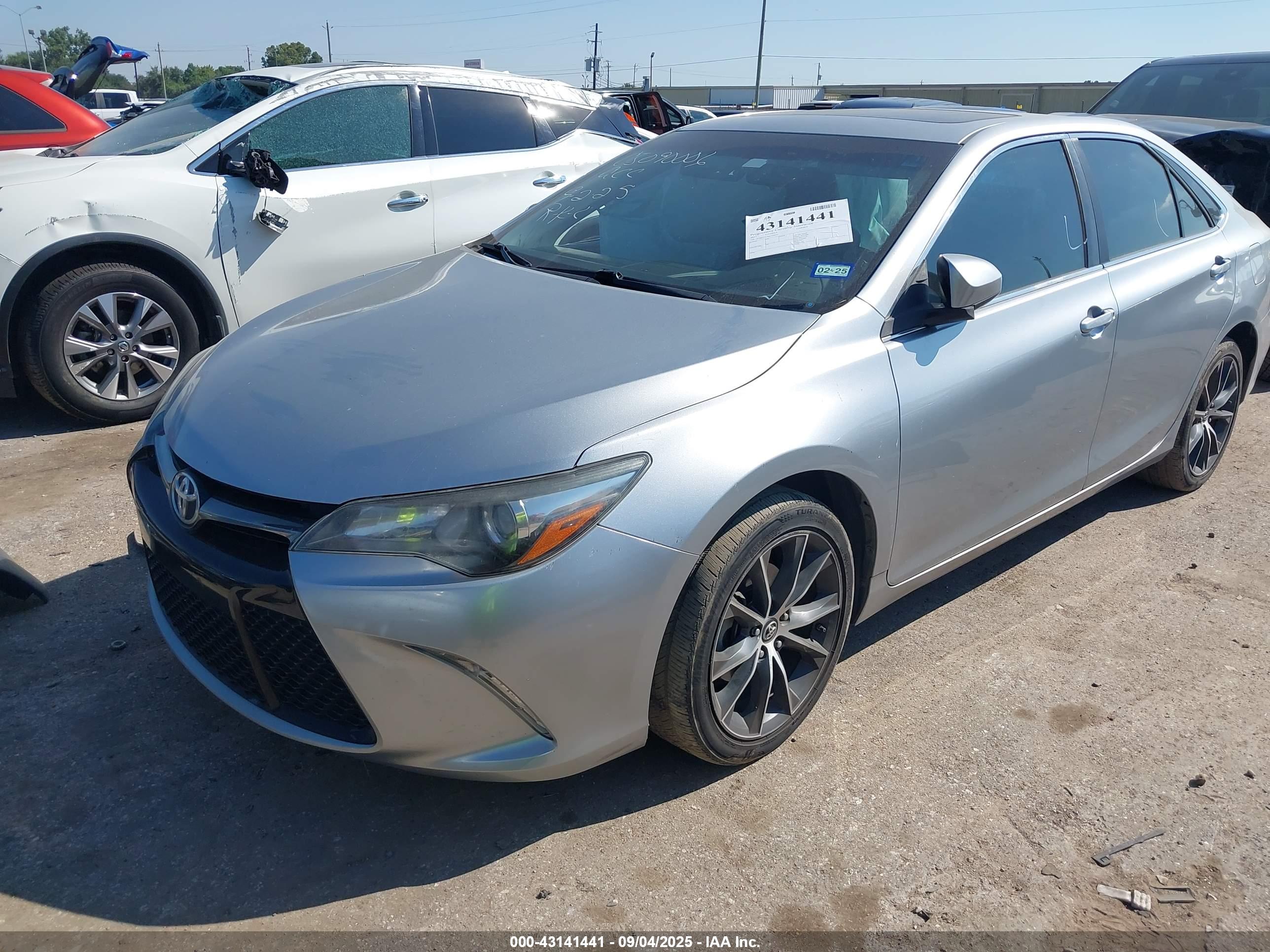 TOYOTA CAMRY image 2