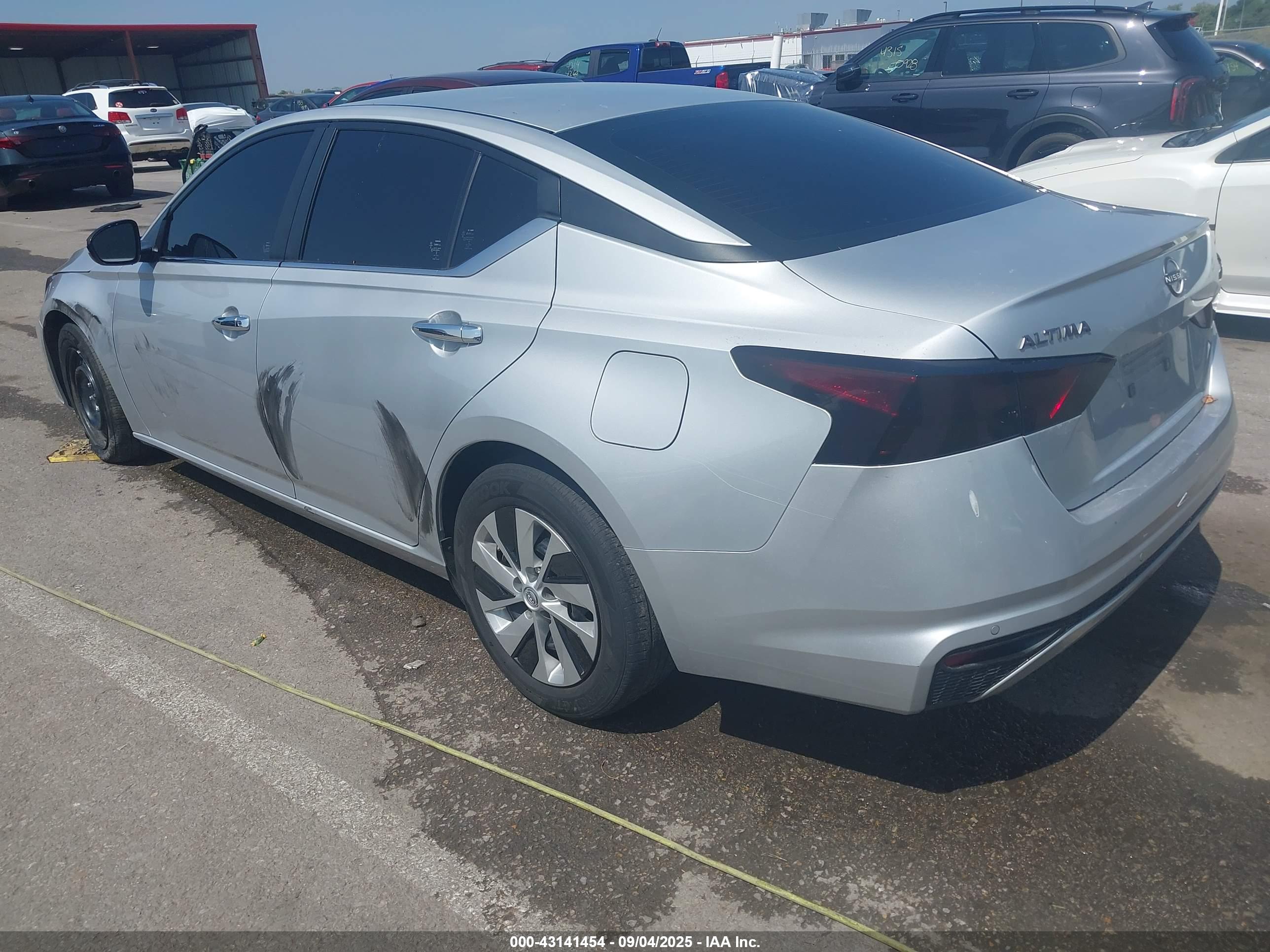 NISSAN ALTIMA image 3