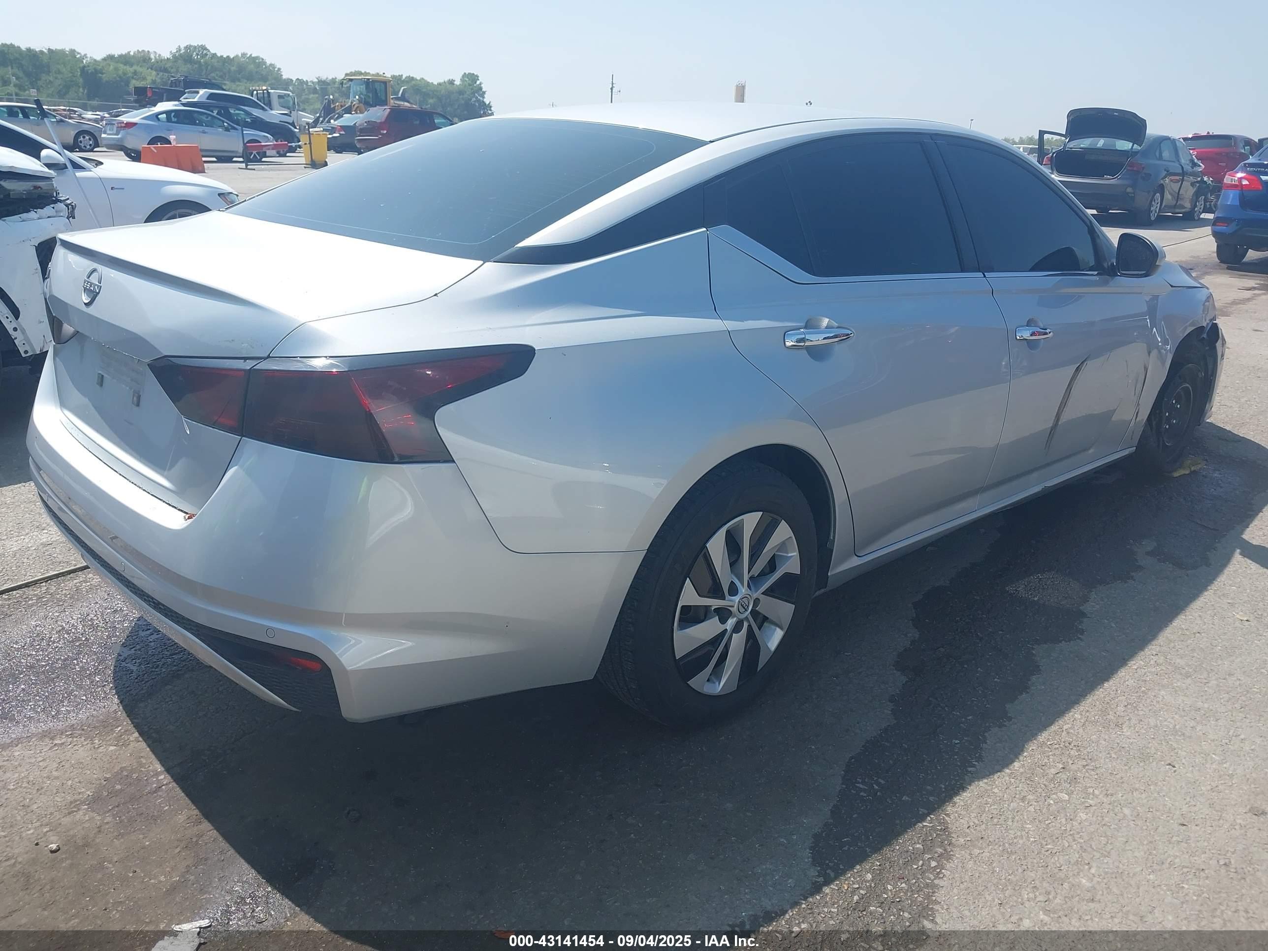 NISSAN ALTIMA image 4