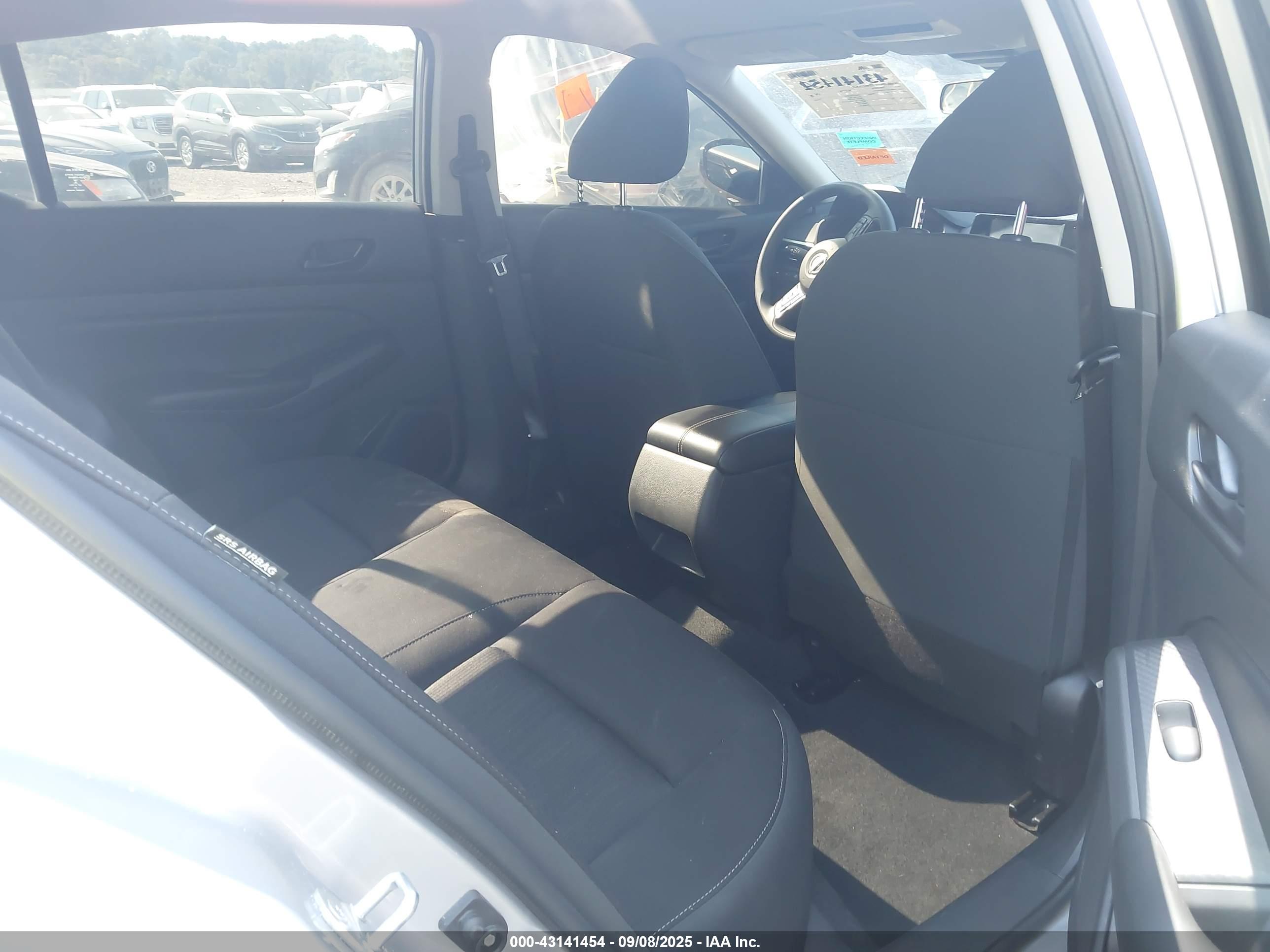 NISSAN ALTIMA image 8